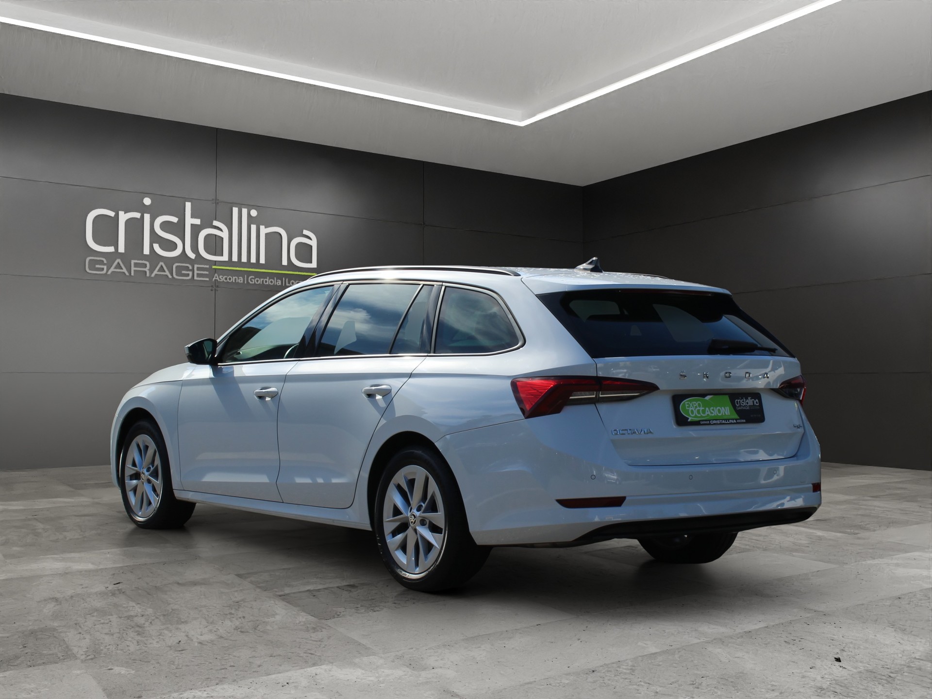 SKODA Octavia Combi 2.0 TSI Ambition 4x4 DSG-image-2