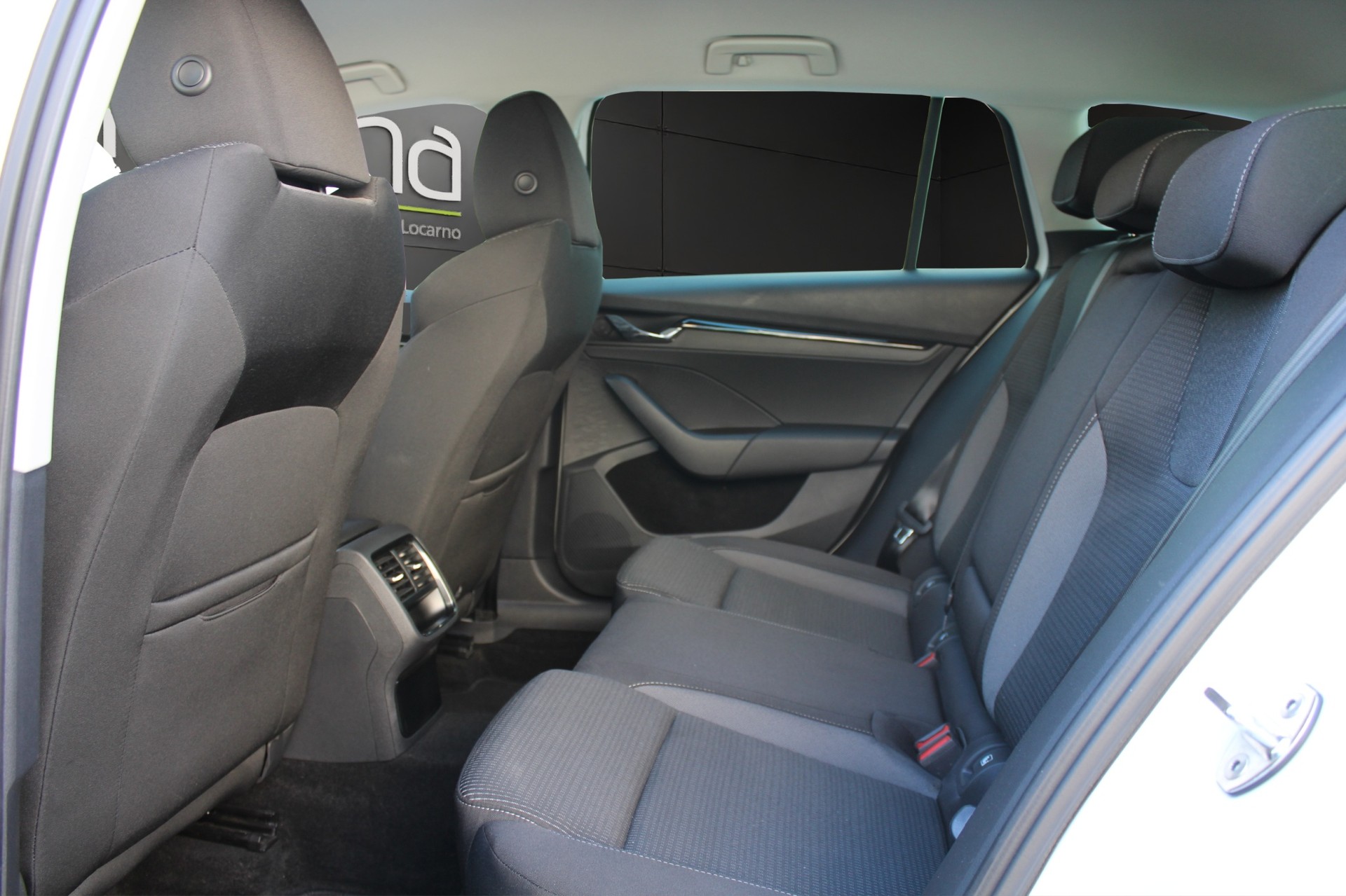 SKODA Octavia Combi 2.0 TSI Ambition 4x4 DSG-image-8