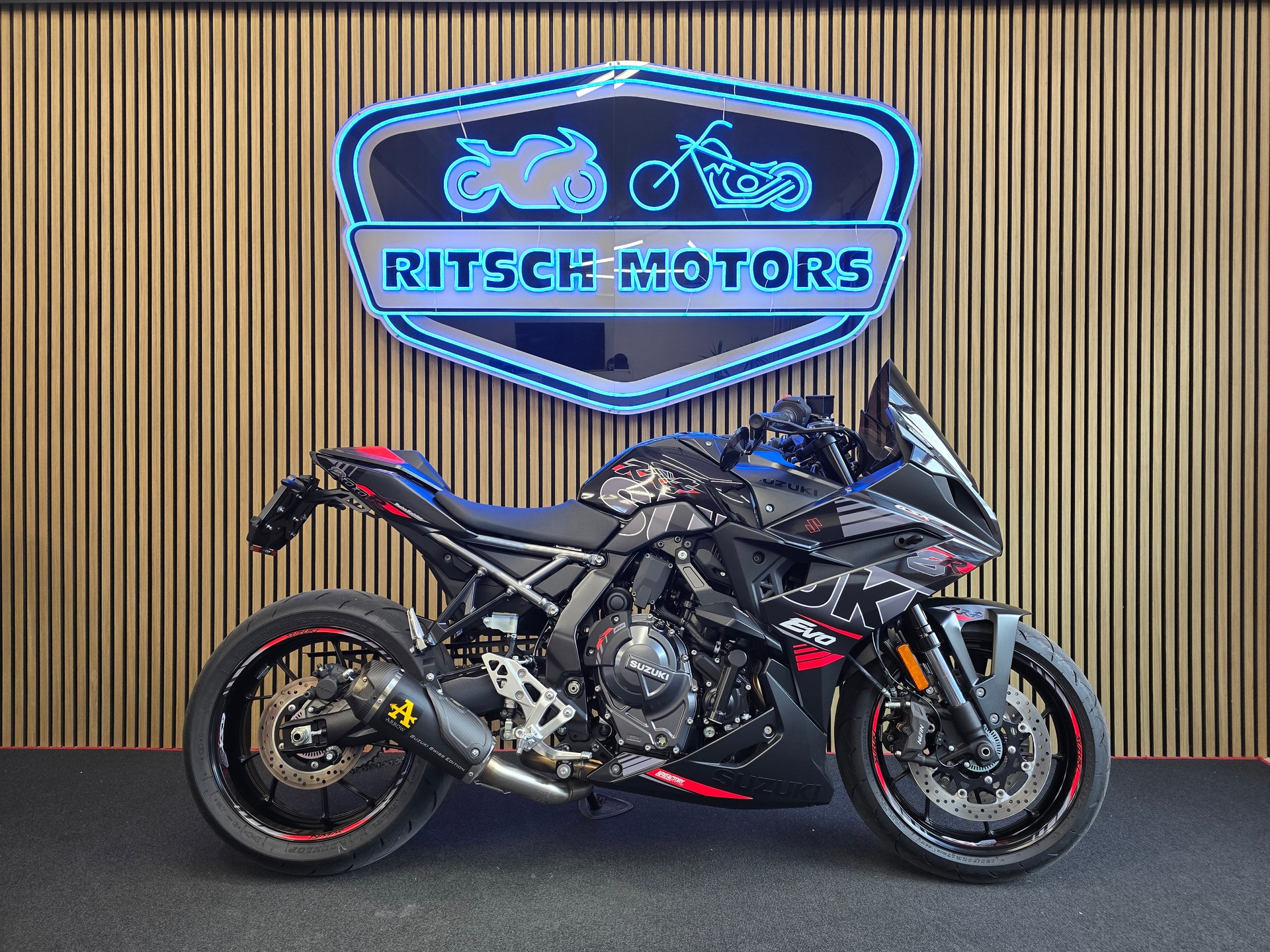 SUZUKI GSX 8 R