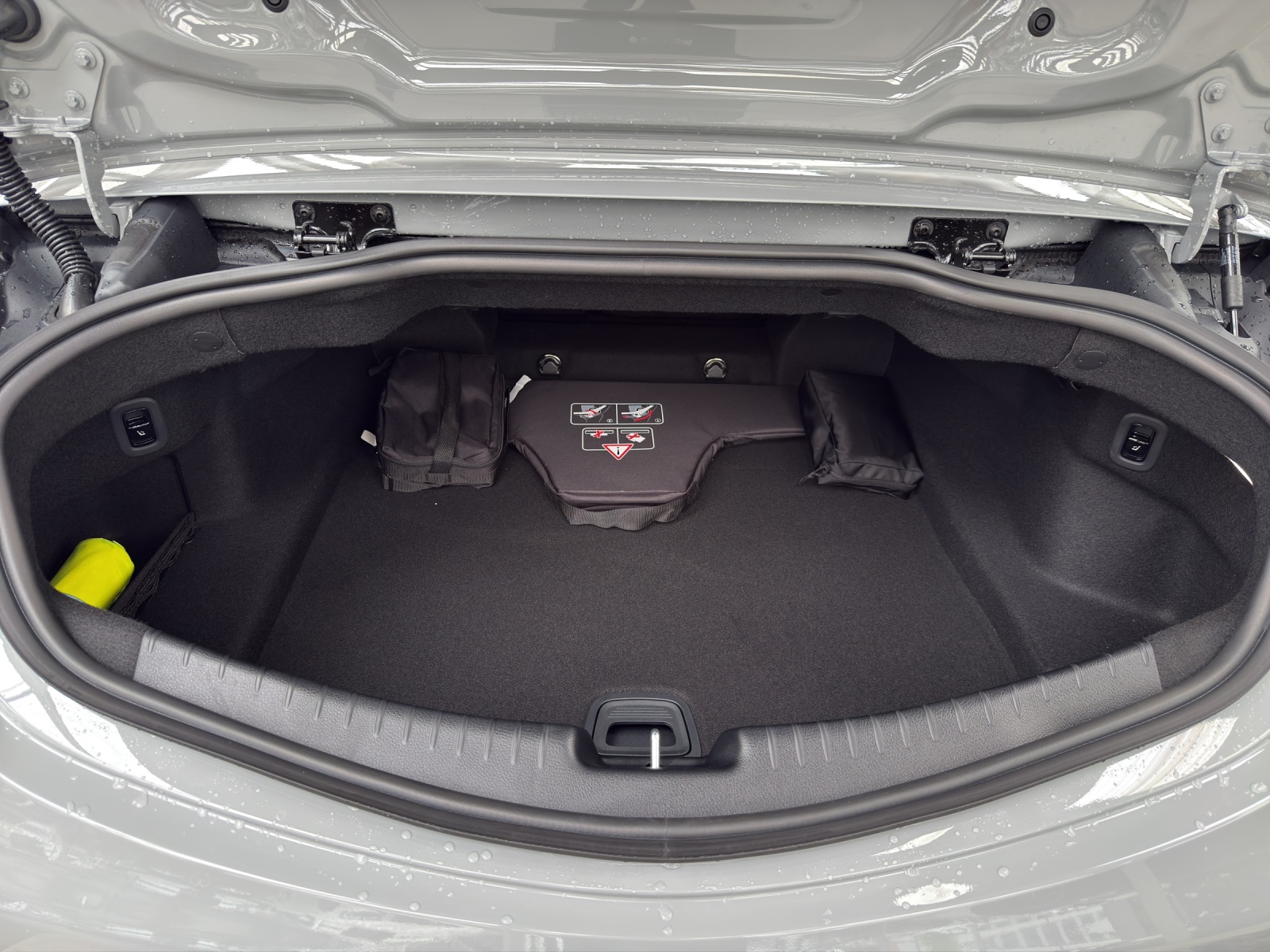 MERCEDES-BENZ CLE AMG 53 Cabrio 4Matic+ 9G-Tronic-image-14