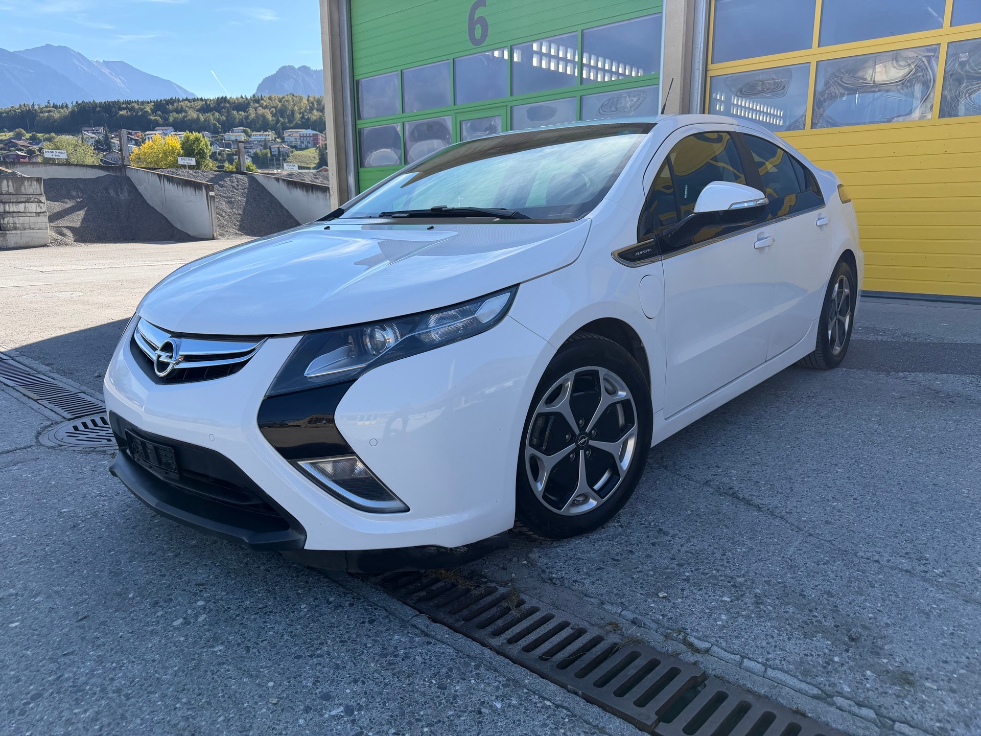 OPEL Ampera E-REV-image-1