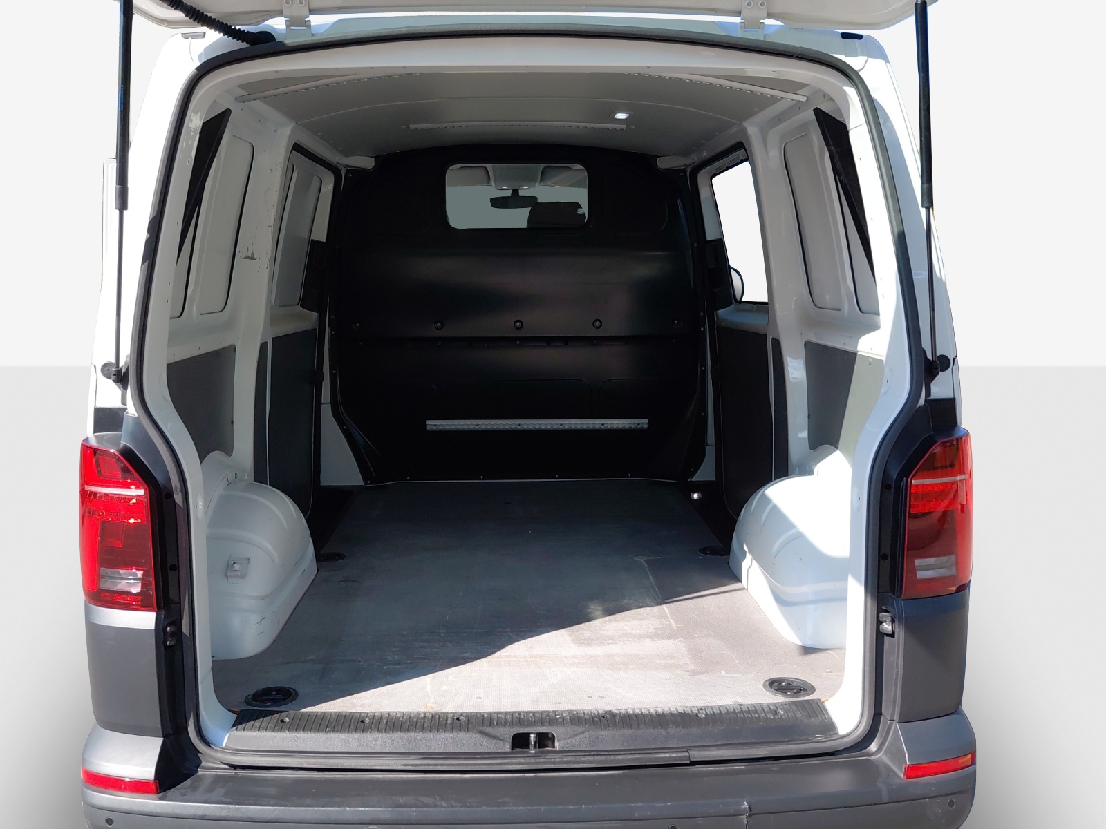 VW T6.1 2.0 TDI DSG-image-12