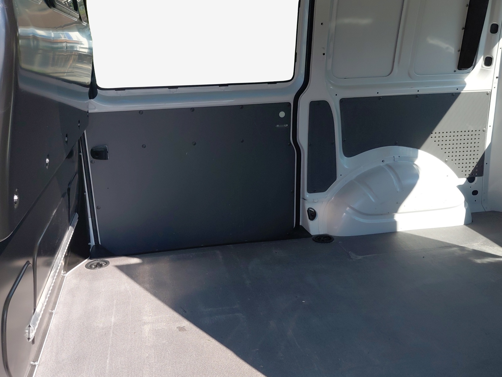 VW T6.1 2.0 TDI DSG-image-11