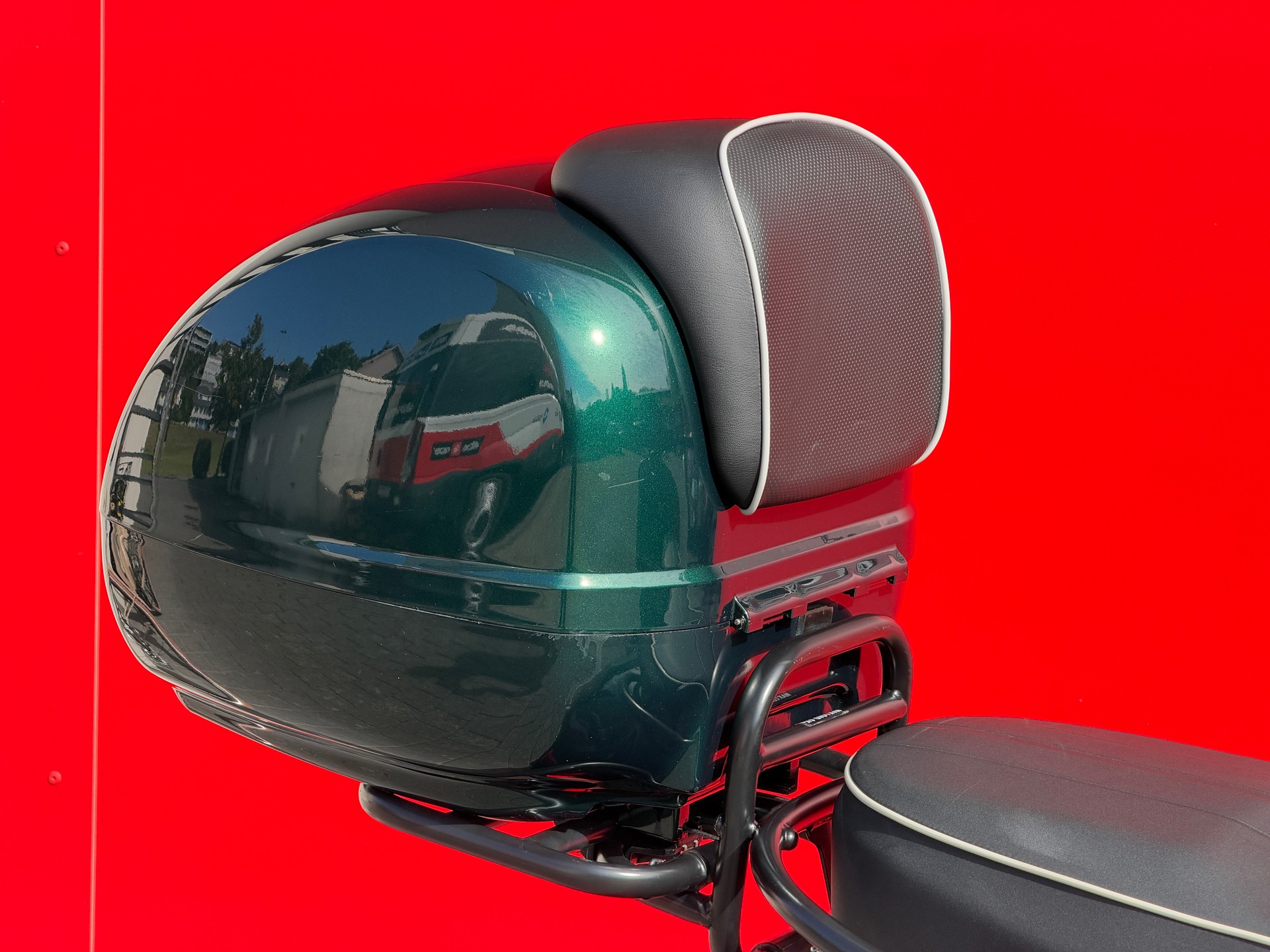 PIAGGIO Vespa GTS 300 HPE Racing Sixties ABS/ASR-showroom-element-2