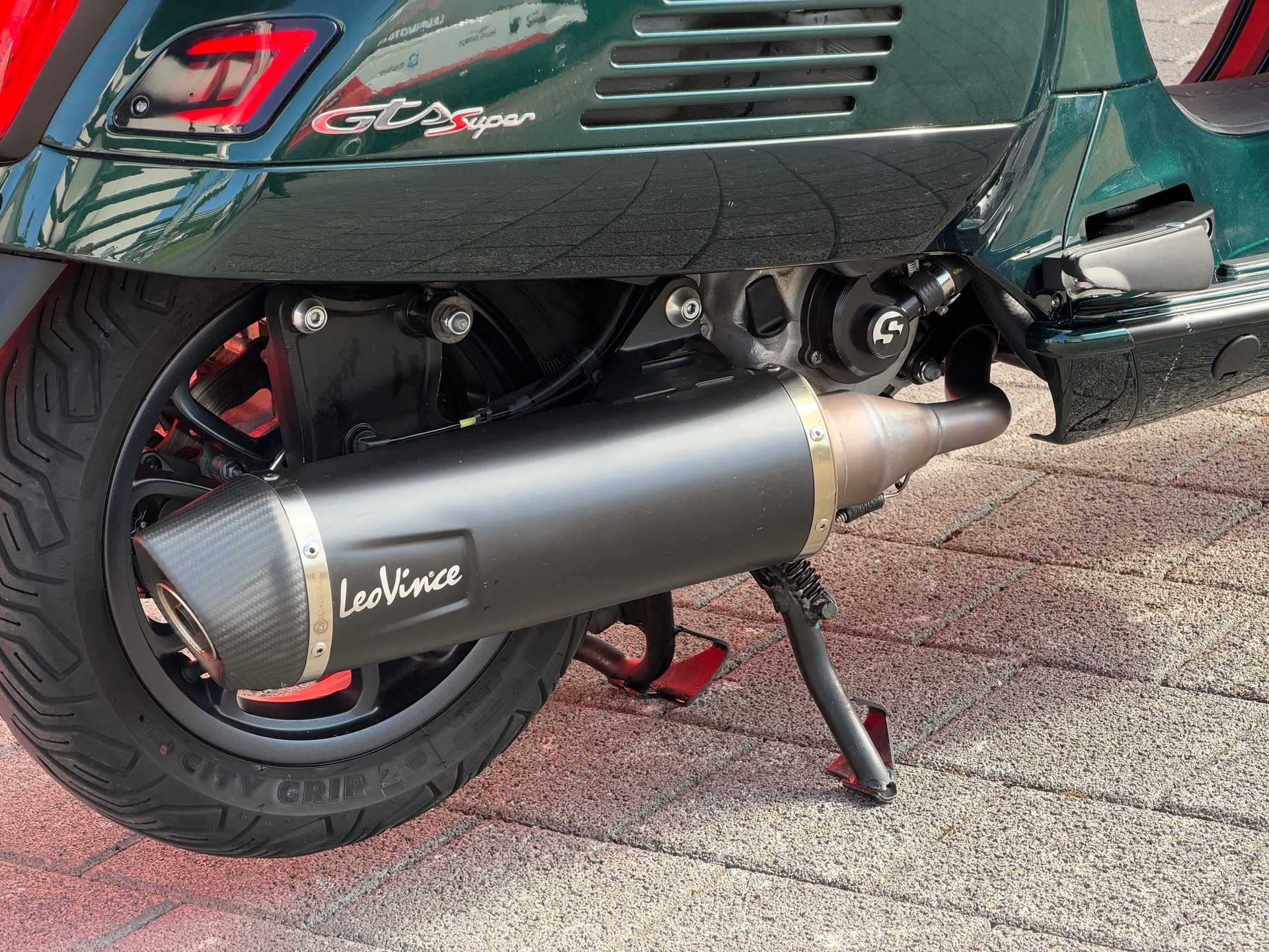 PIAGGIO Vespa GTS 300 HPE Racing Sixties ABS/ASR-showroom-element-3