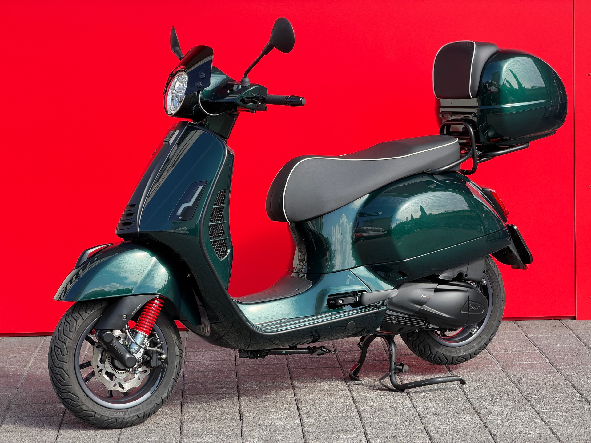 PIAGGIO Vespa GTS 300 HPE Racing Sixties ABS/ASR-image-14