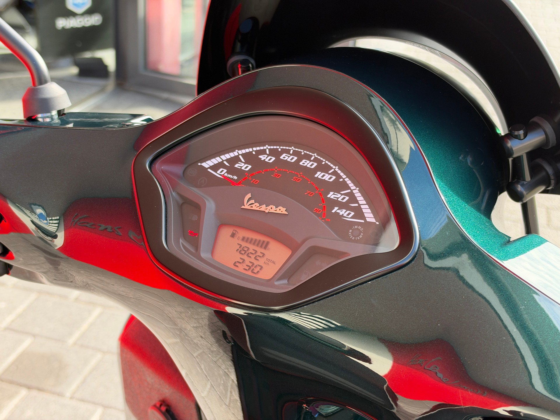 PIAGGIO Vespa GTS 300 HPE Racing Sixties ABS/ASR-showroom-element-1