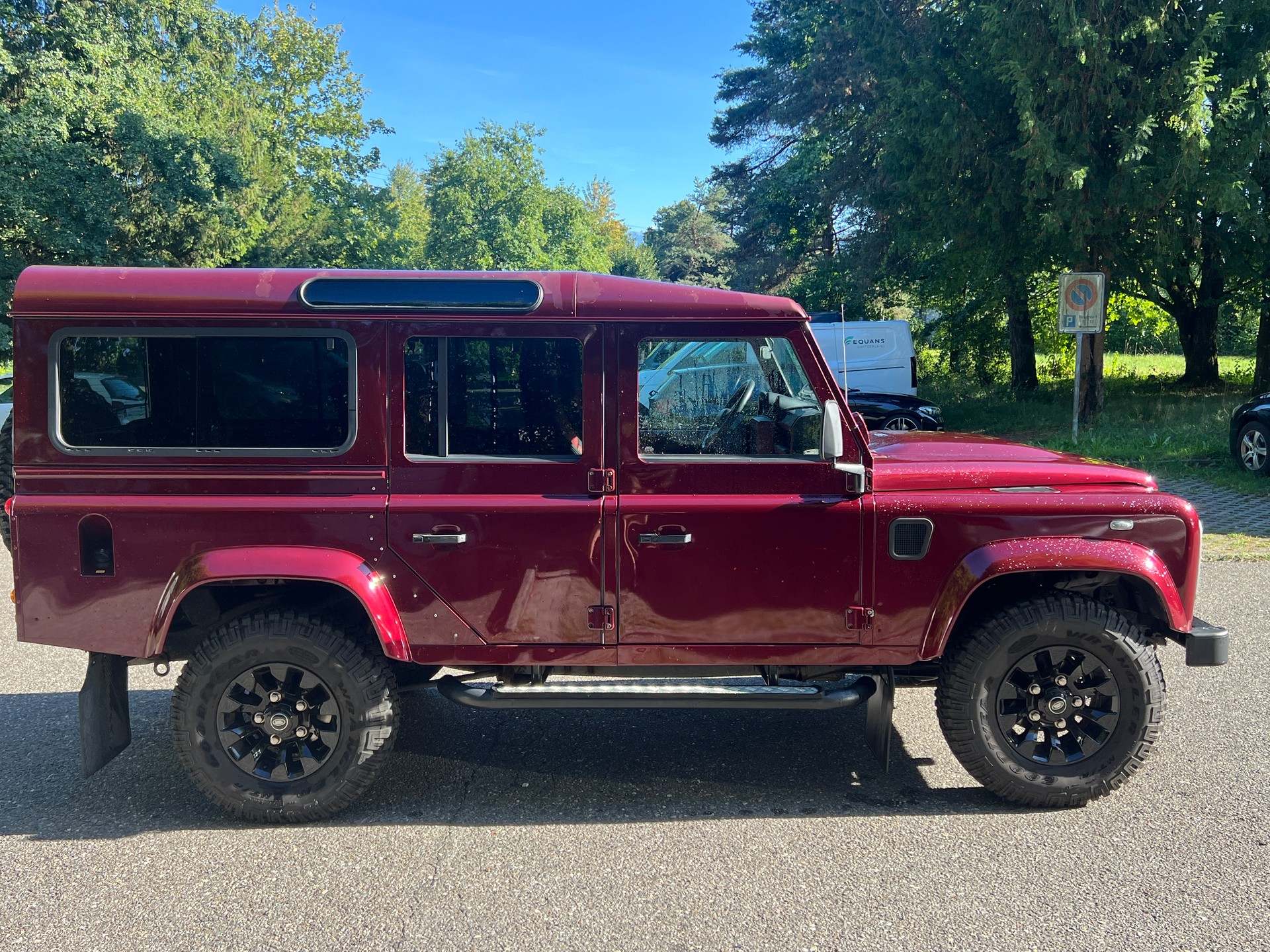 LAND ROVER Defender 110 2.2 TD4 Station Wagon Legend-image-4