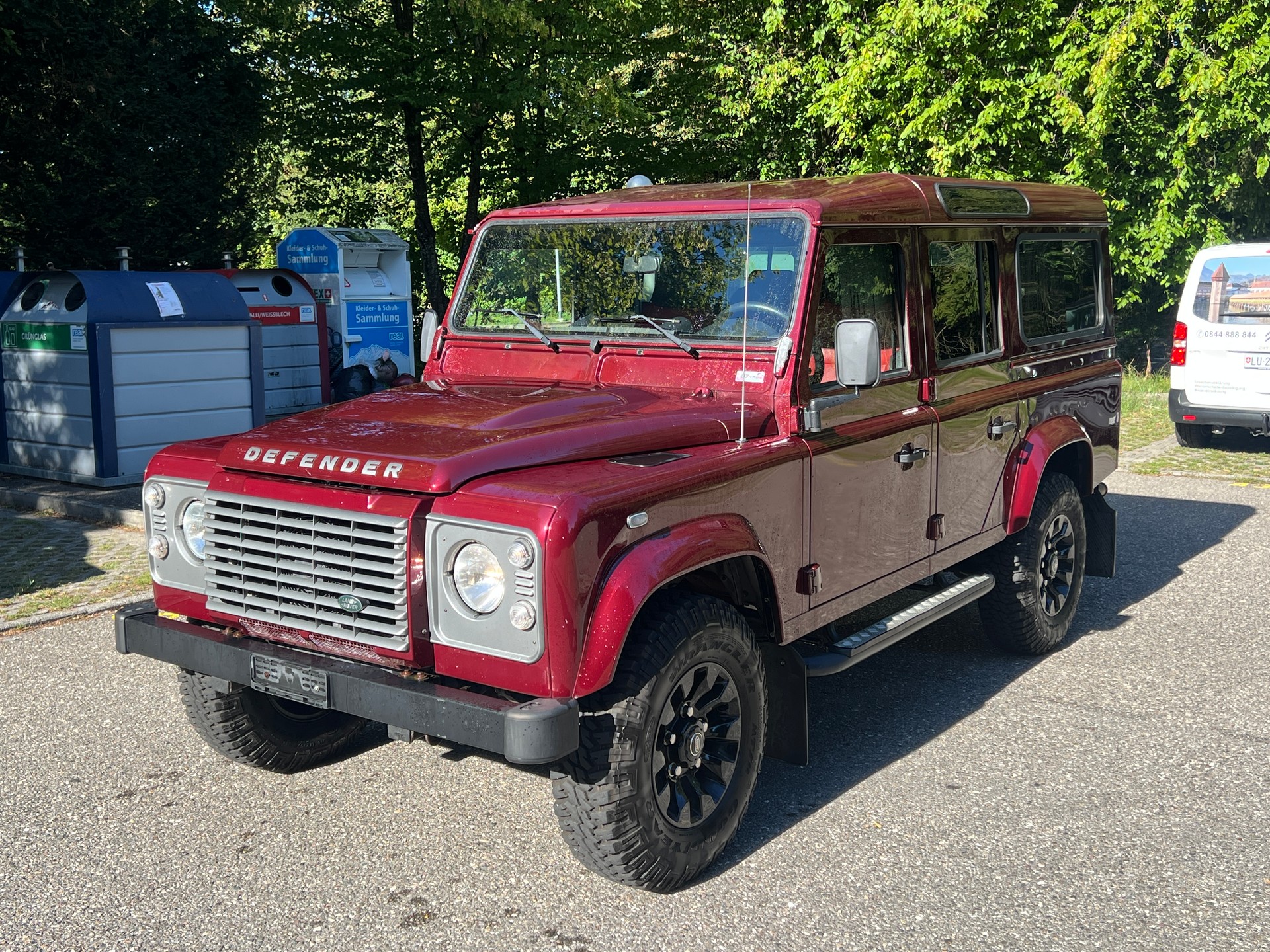 LAND ROVER Defender 110 2.2 TD4 Station Wagon Legend-image-1
