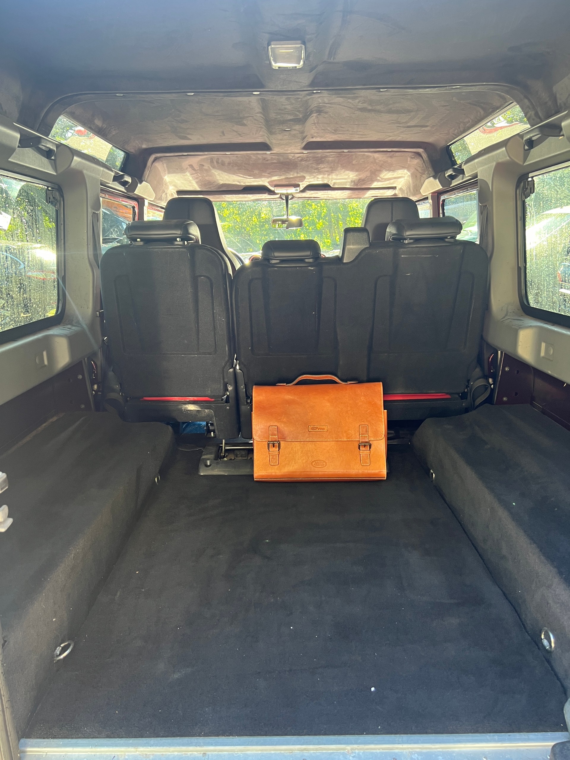 LAND ROVER Defender 110 2.2 TD4 Station Wagon Legend-image-9