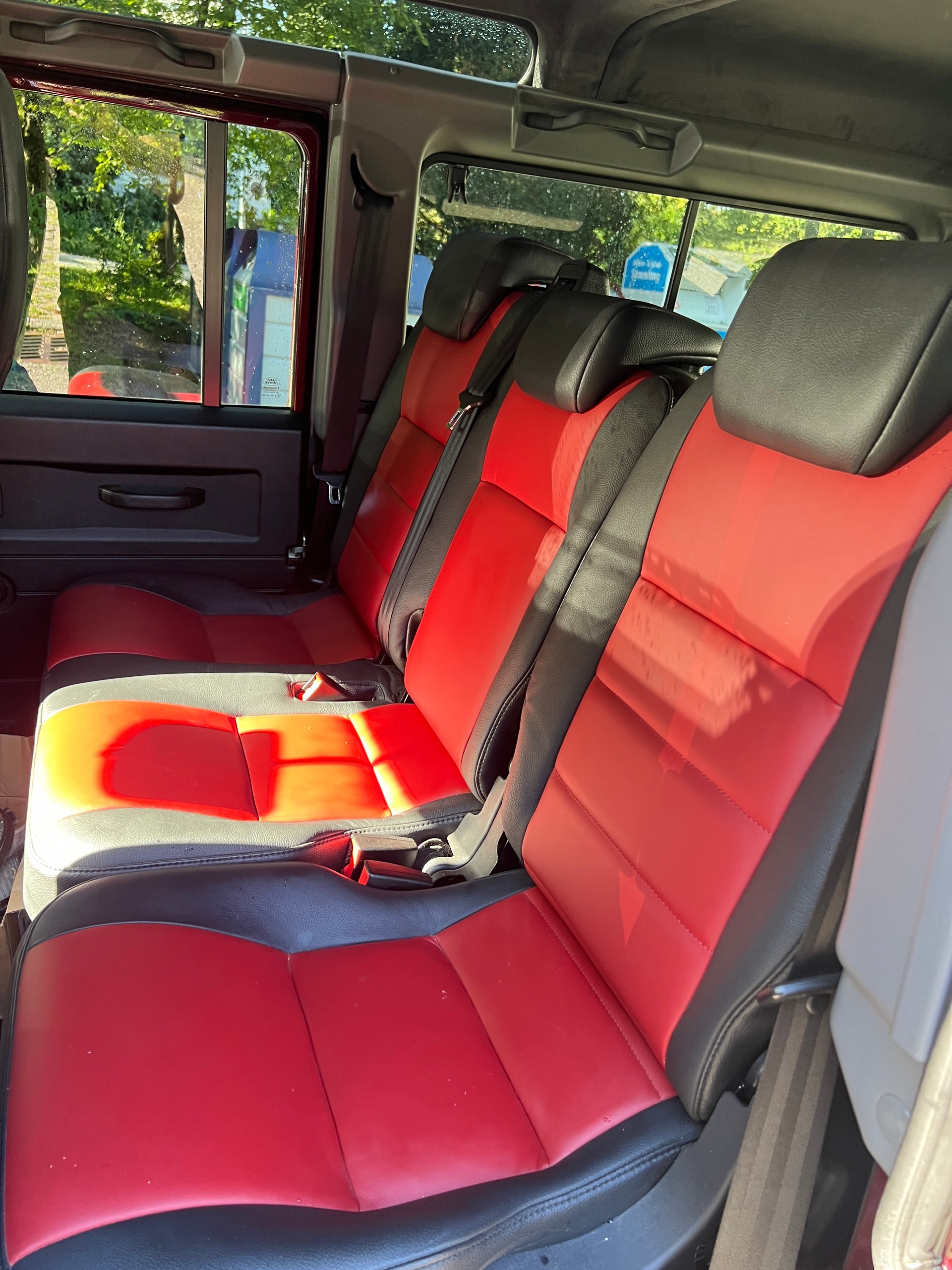 LAND ROVER Defender 110 2.2 TD4 Station Wagon Legend-image-6
