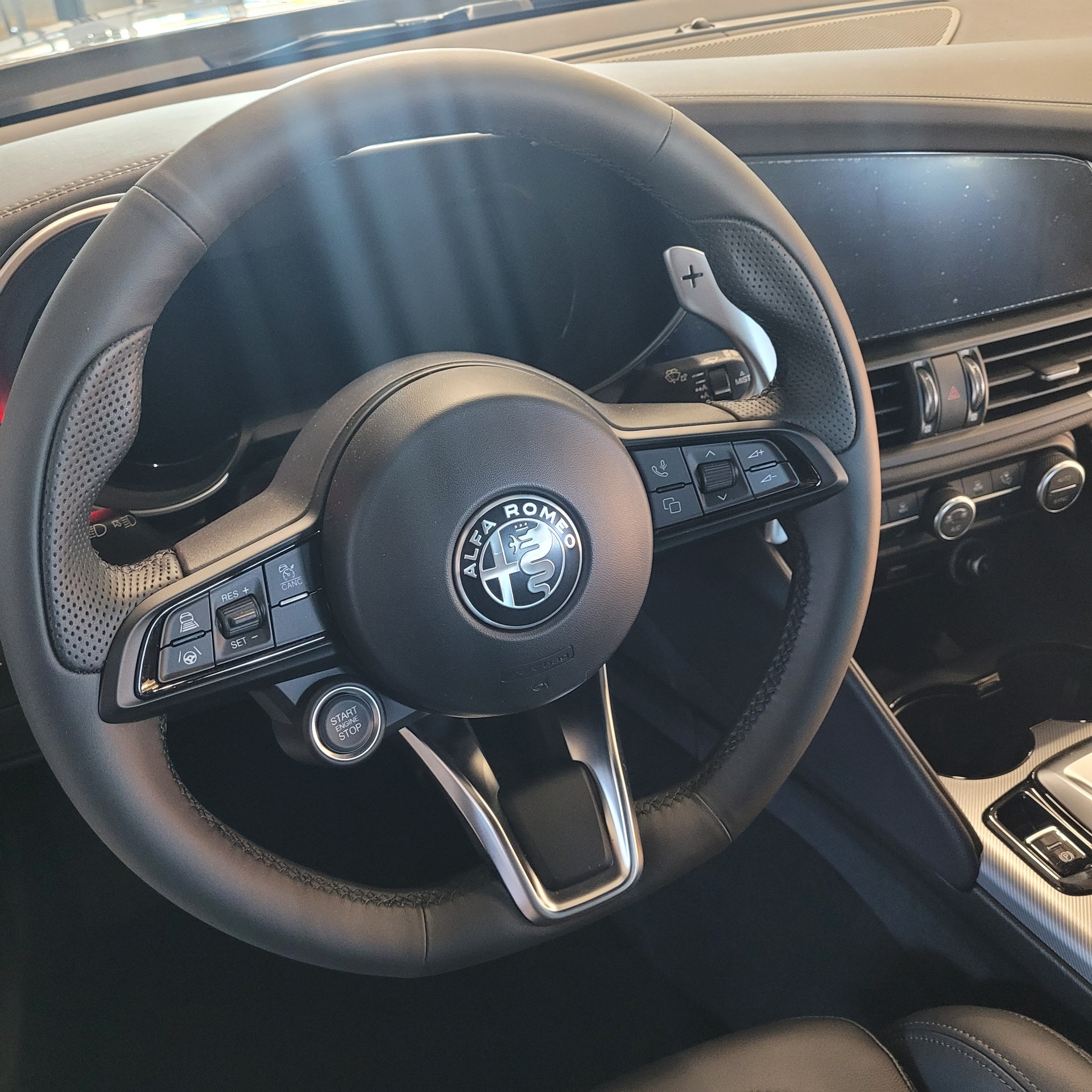 ALFA ROMEO Giulia 2.0 Veloce Q4 AT8 CH Fahrzeug mit 5 Jahren Gratisservice-image-11