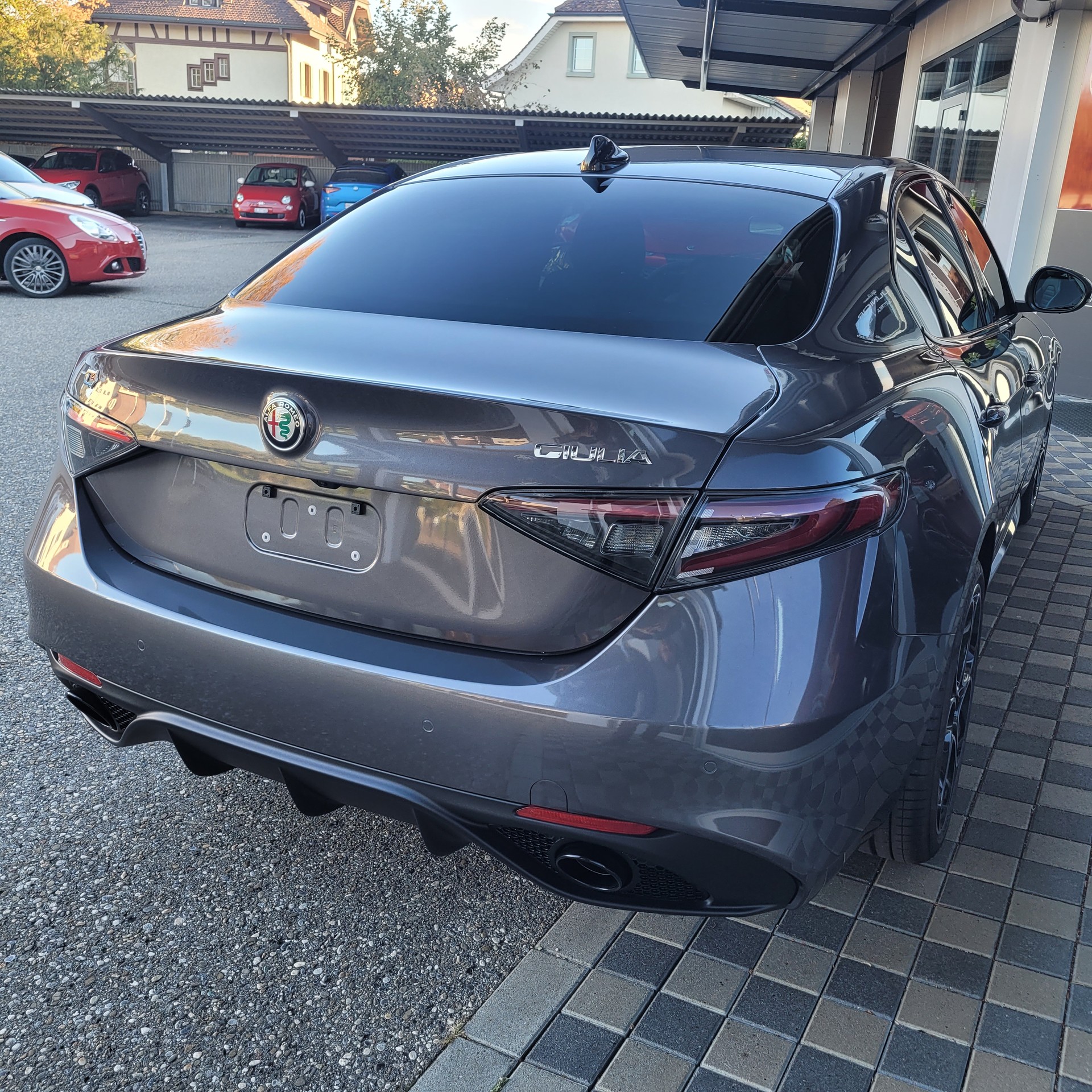 ALFA ROMEO Giulia 2.0 Veloce Q4 AT8 CH Fahrzeug mit 5 Jahren Gratisservice-image-5