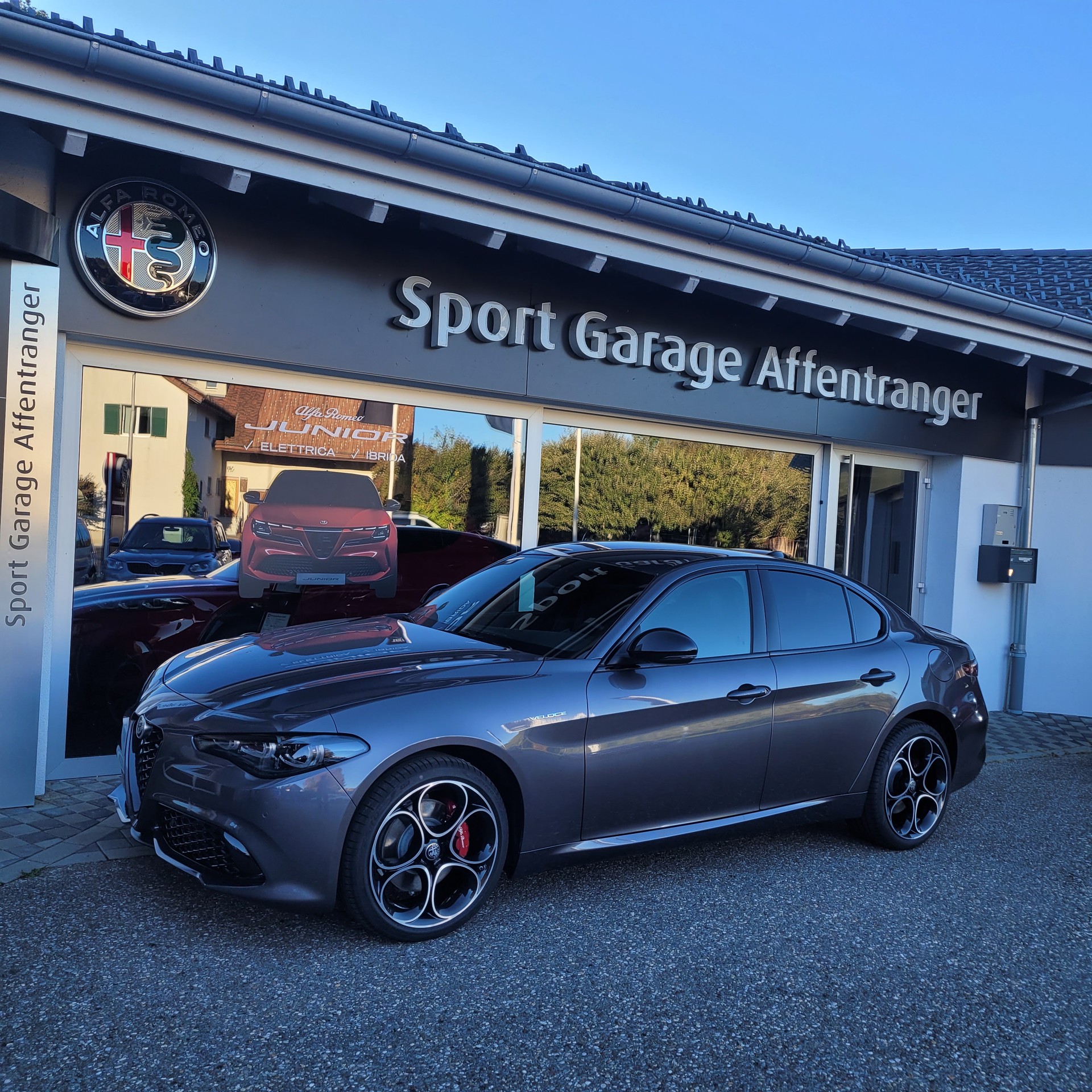 ALFA ROMEO Giulia 2.0 Veloce Q4 AT8 CH Fahrzeug mit 5 Jahren Gratisservice-image-0