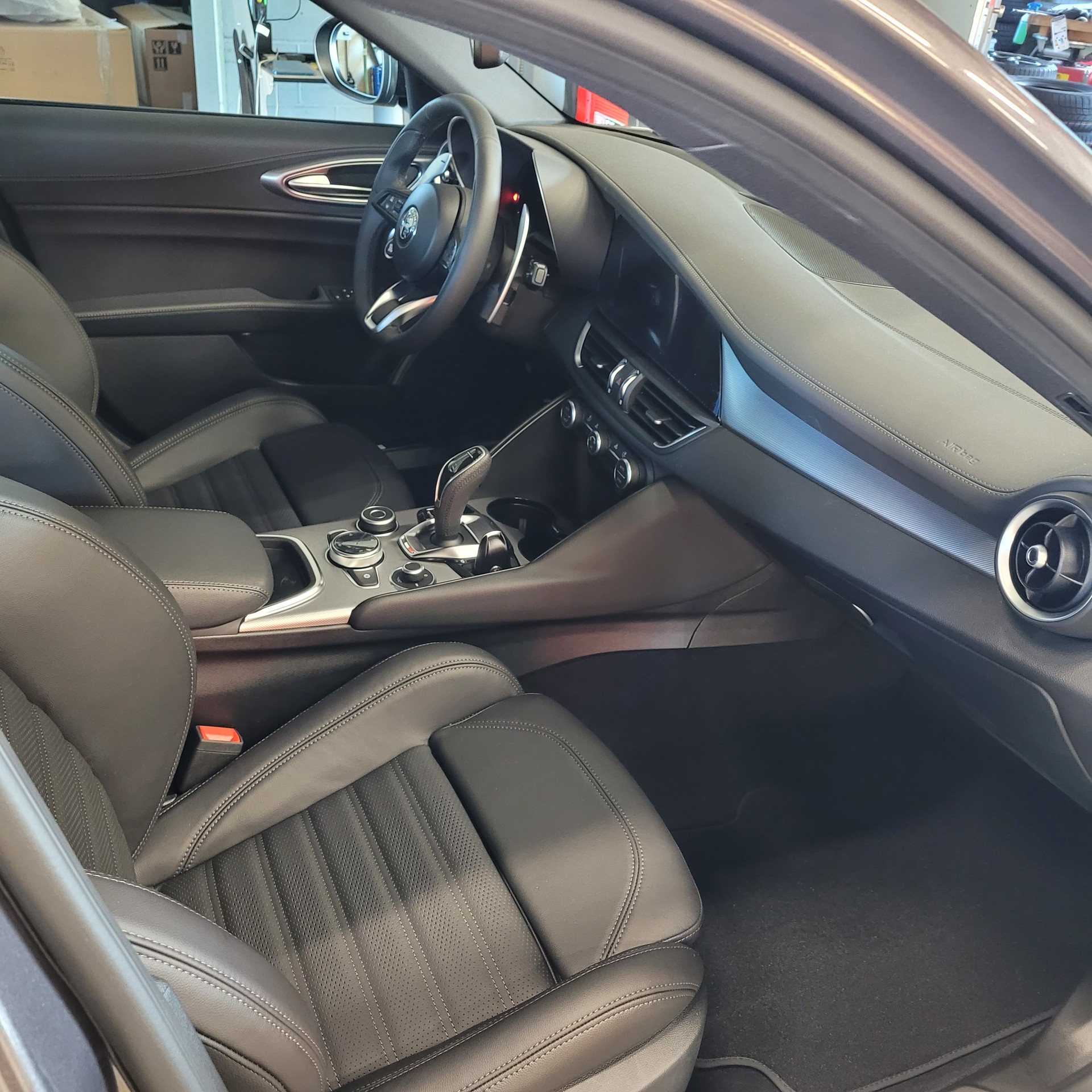 ALFA ROMEO Giulia 2.0 Veloce Q4 AT8 CH Fahrzeug mit 5 Jahren Gratisservice-image-7