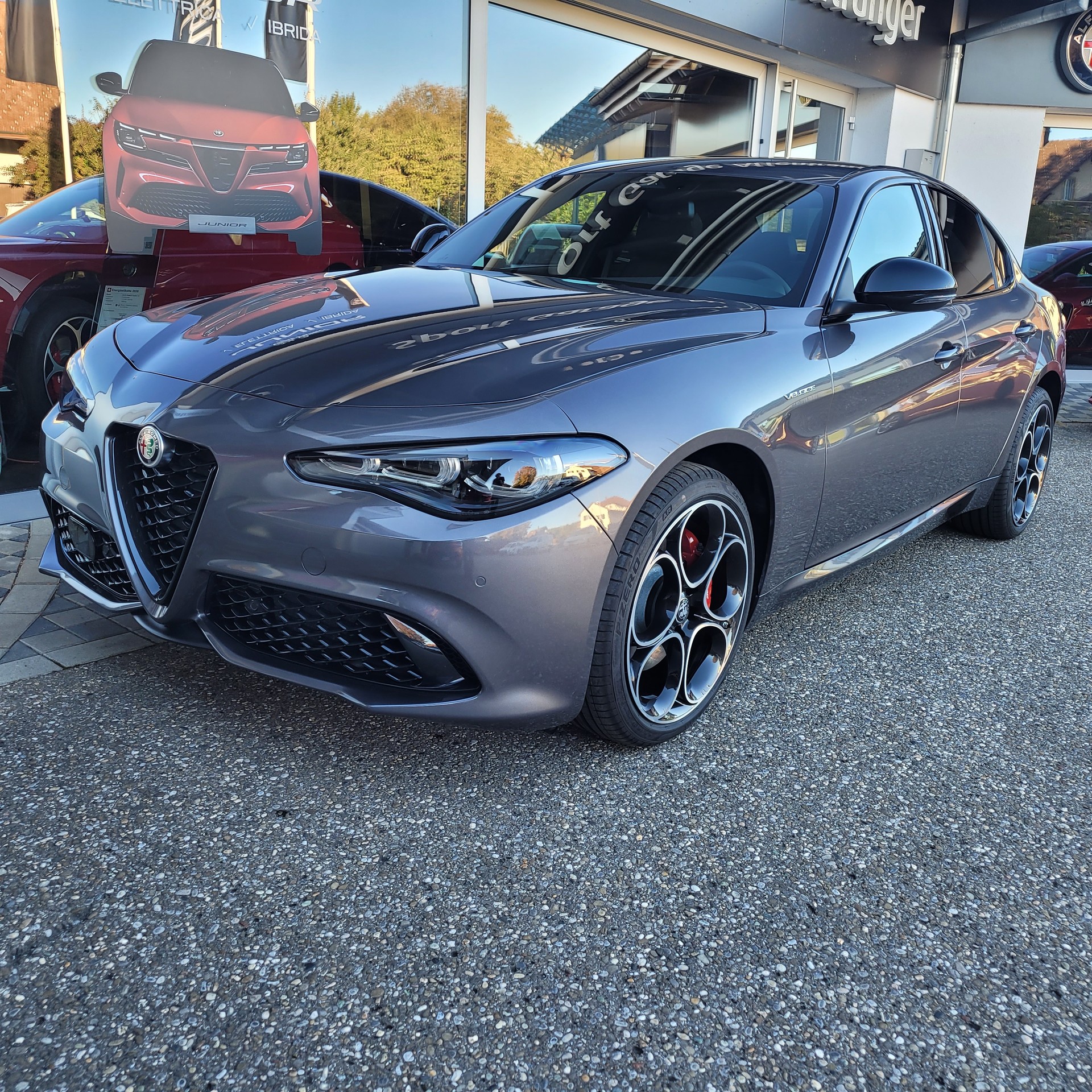 ALFA ROMEO Giulia 2.0 Veloce Q4 AT8 CH Fahrzeug mit 5 Jahren Gratisservice-image-1