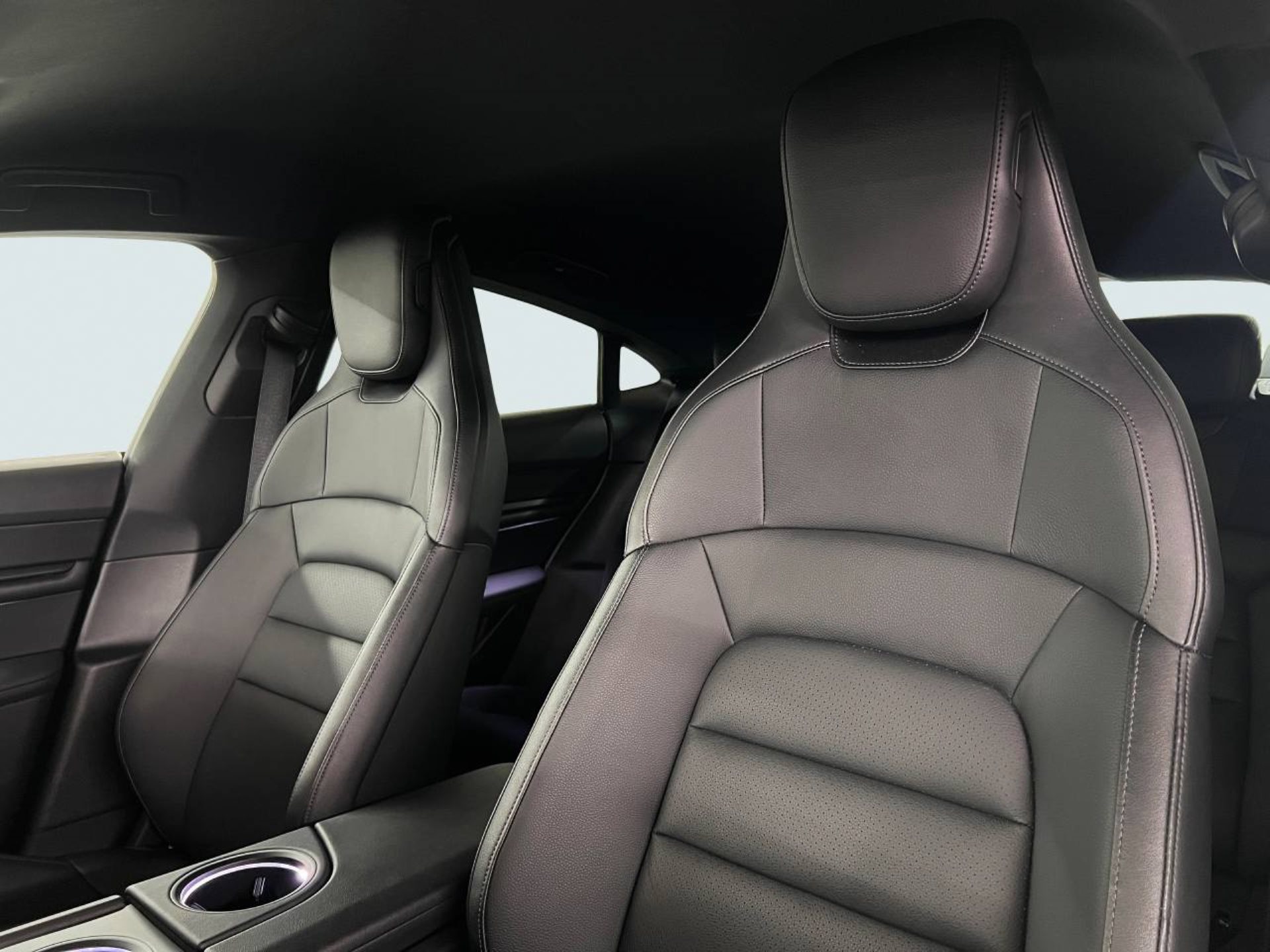 PORSCHE Taycan-image-4