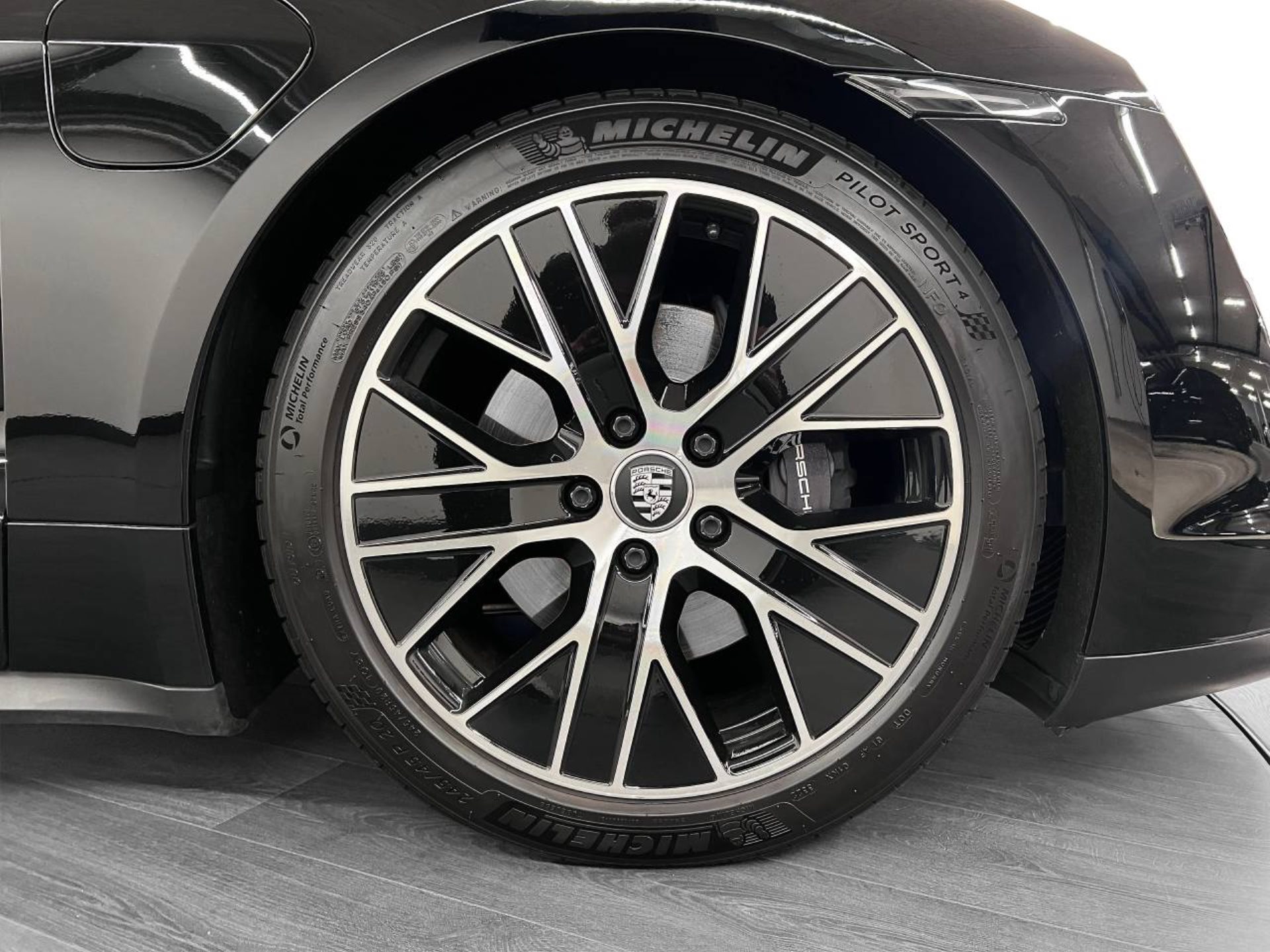 PORSCHE Taycan-image-10