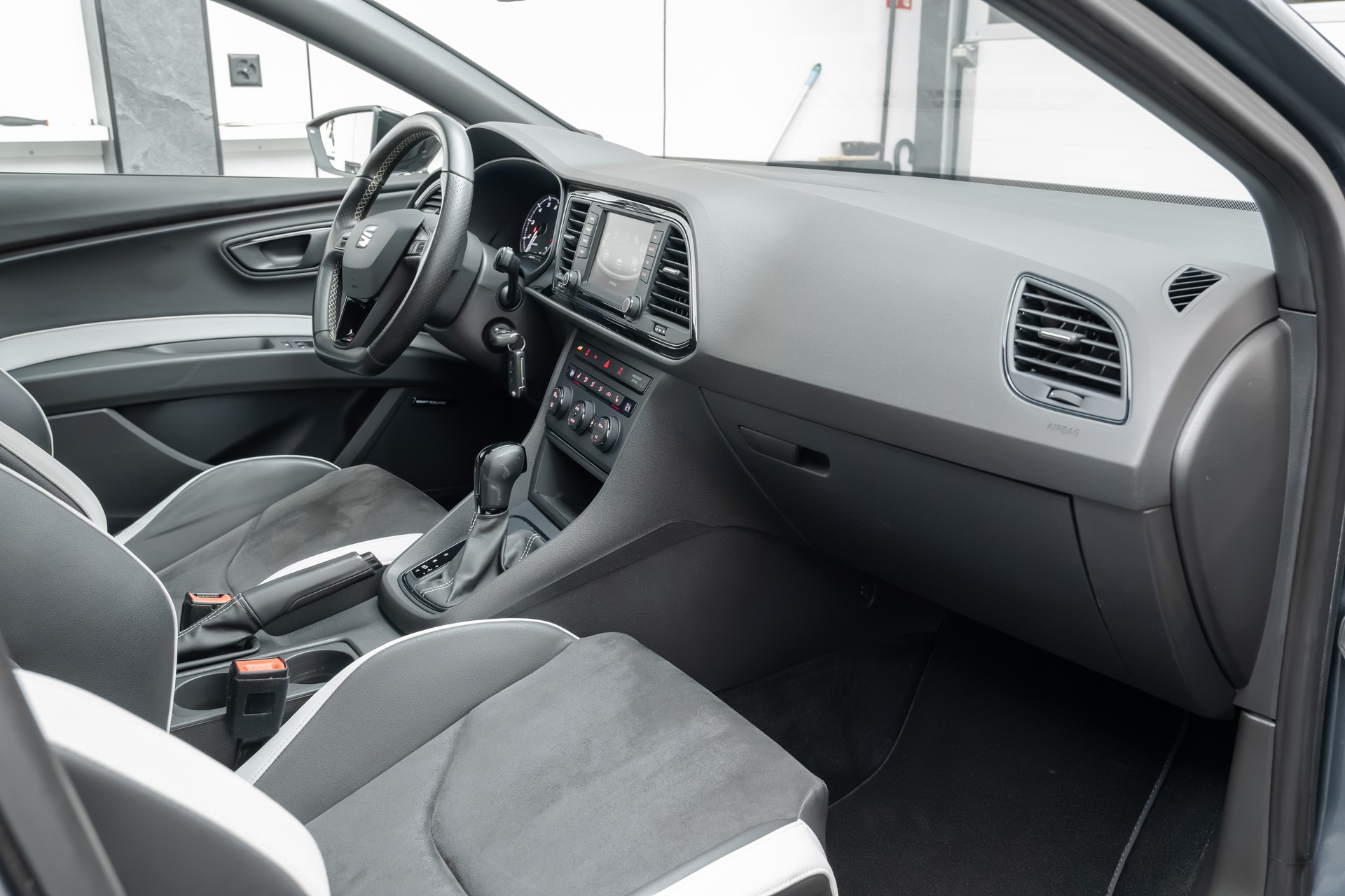 SEAT Leon 2.0 TSI Cupra 290 DSG-image-8