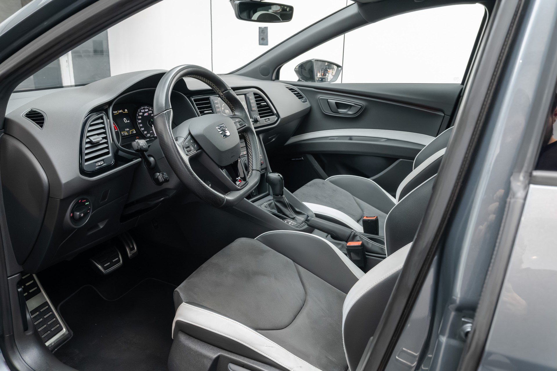 SEAT Leon 2.0 TSI Cupra 290 DSG-image-13