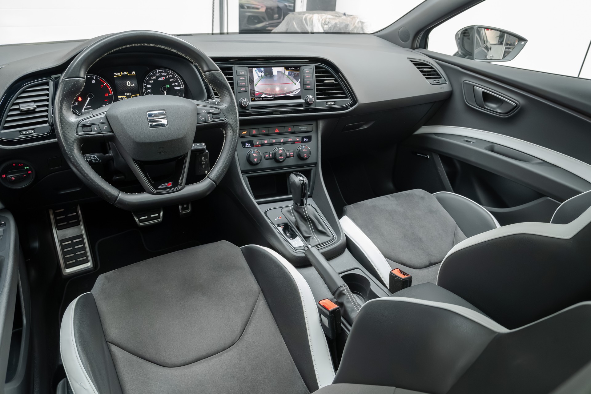 SEAT Leon 2.0 TSI Cupra 290 DSG-image-11