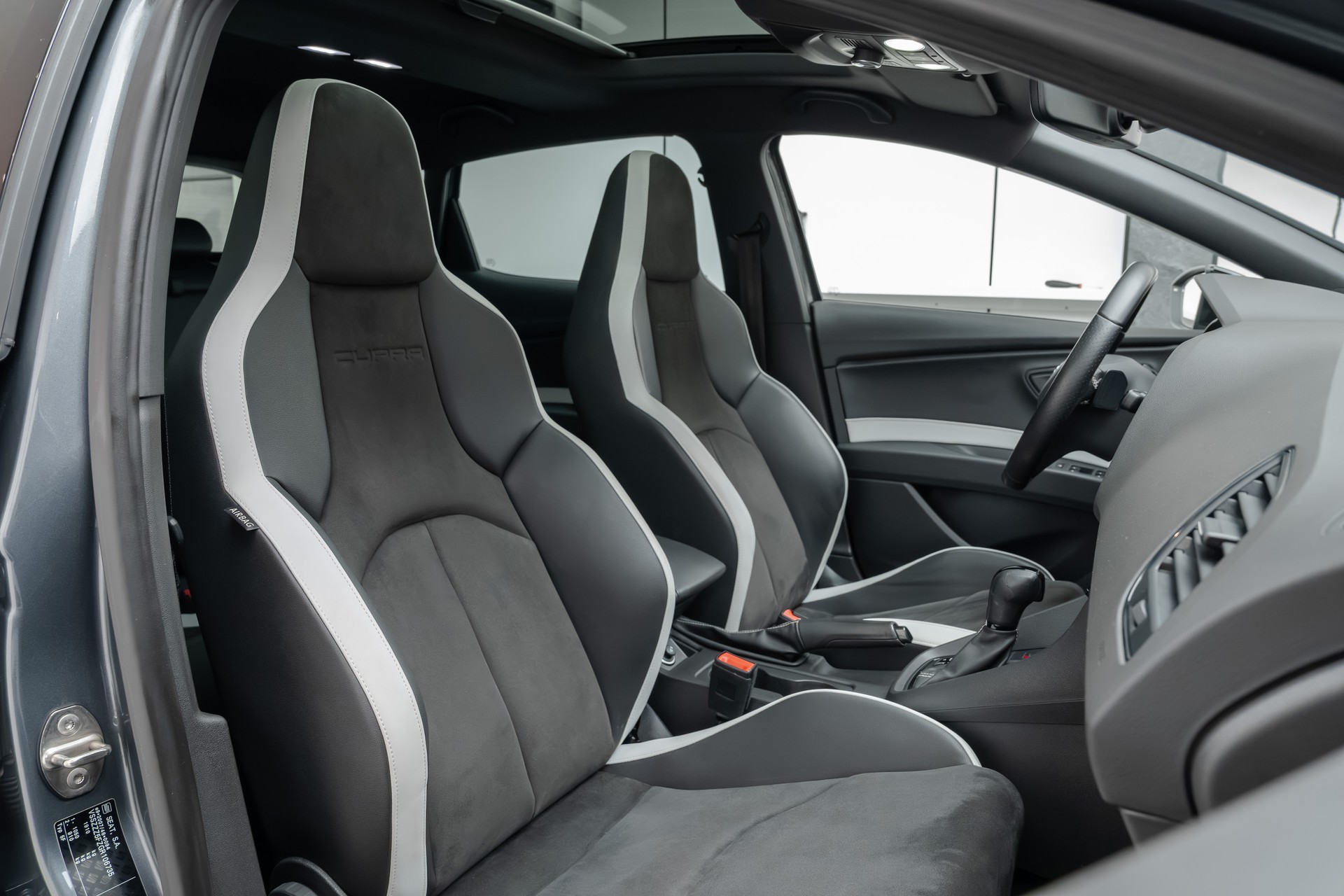 SEAT Leon 2.0 TSI Cupra 290 DSG-image-9