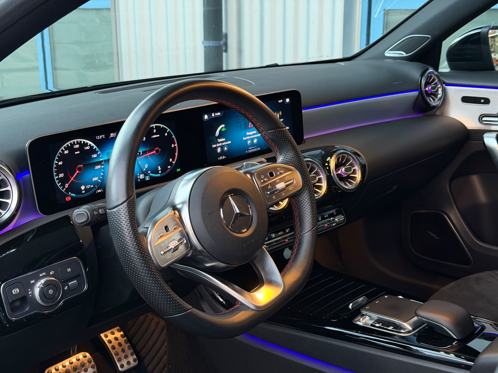 MERCEDES-BENZ A 200 d AMG Line 8G-DCT-image-7