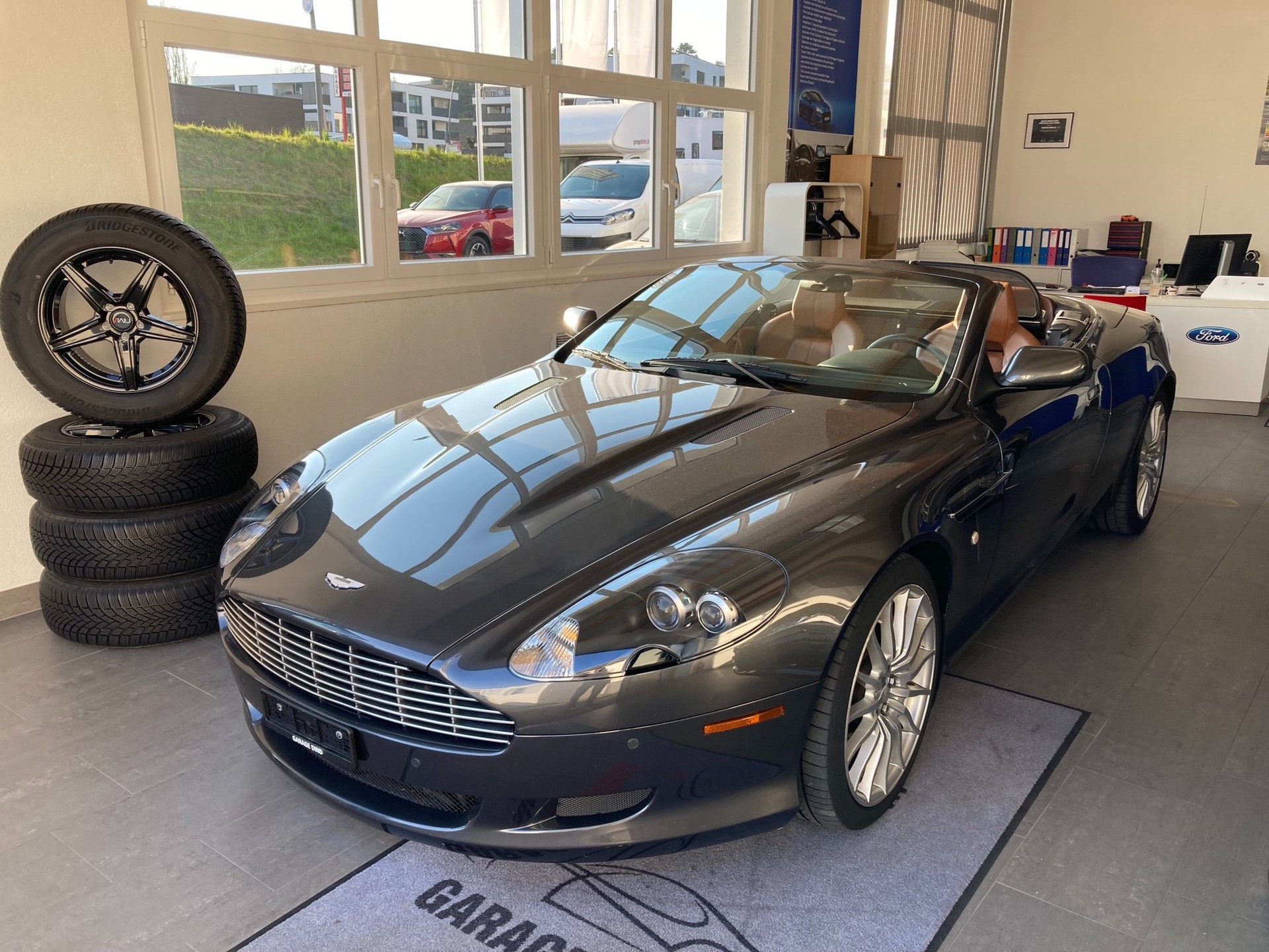 ASTON MARTIN DB9 Volante Touchtronic 2-image-2