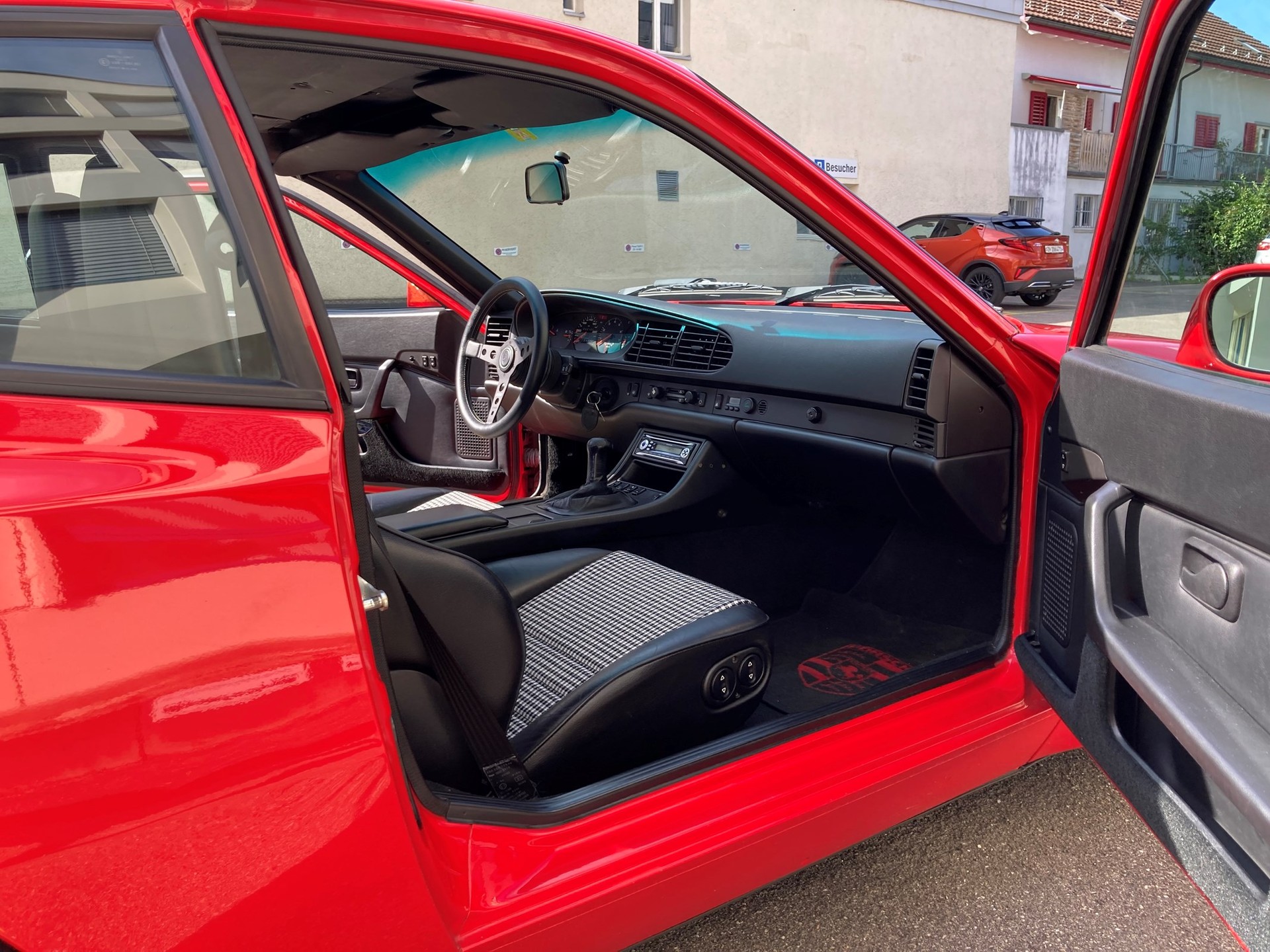PORSCHE 944 Turbo-image-5