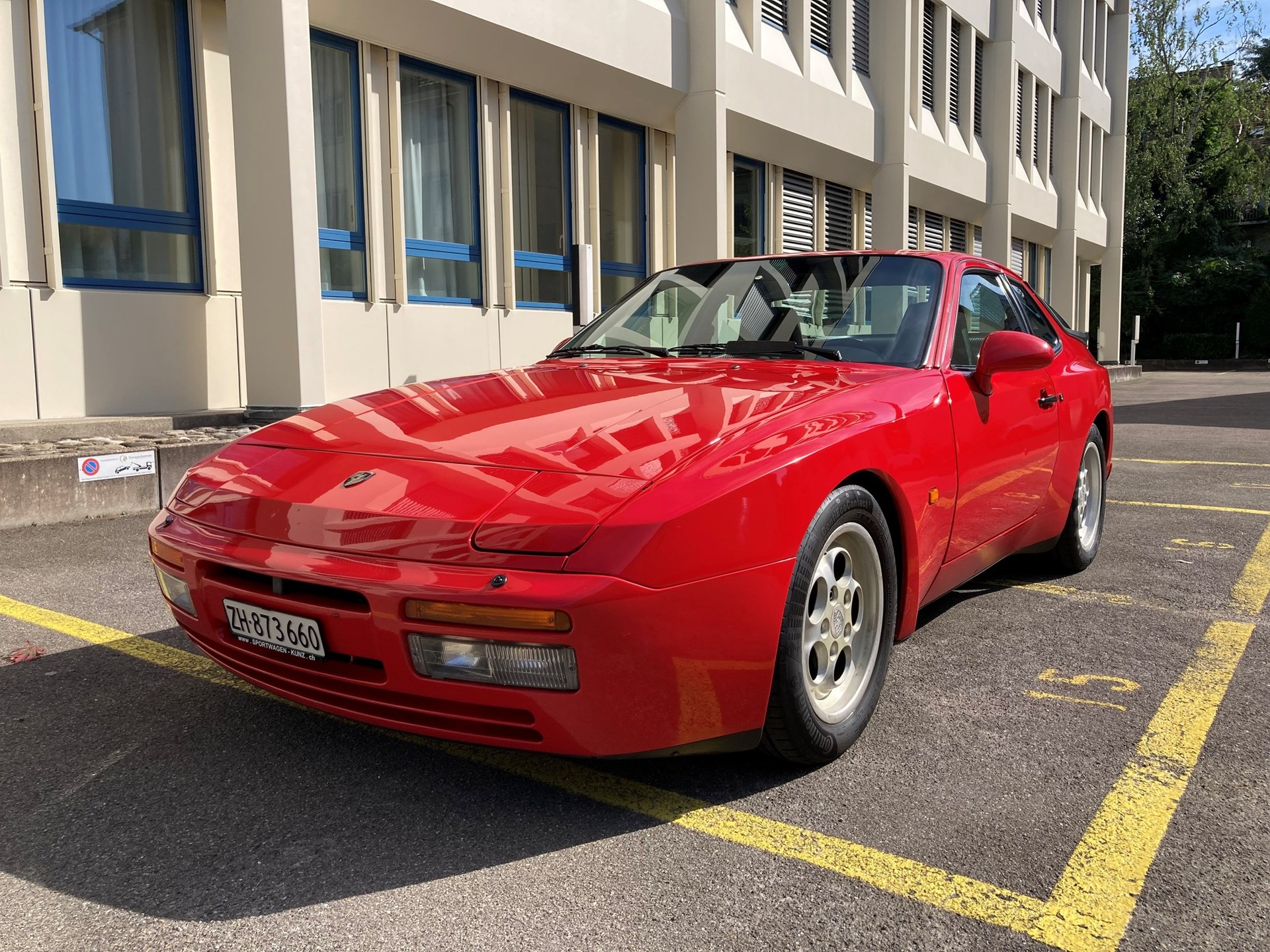 PORSCHE 944 Turbo-image-0