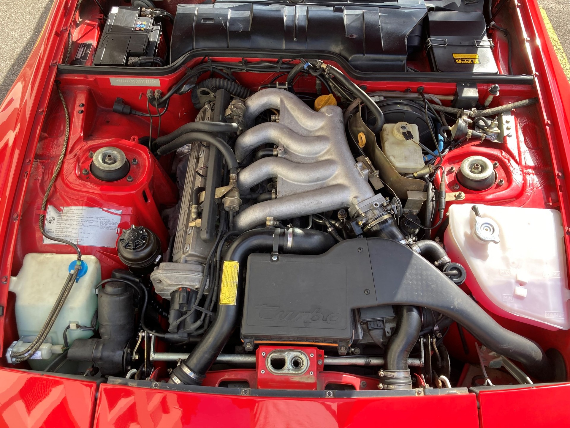 PORSCHE 944 Turbo-image-7