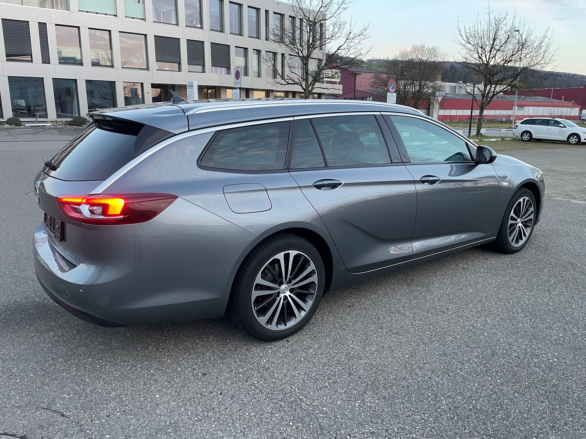OPEL Insignia 1.6 CDTI Sports Tourer Excellence Automatic-image-1