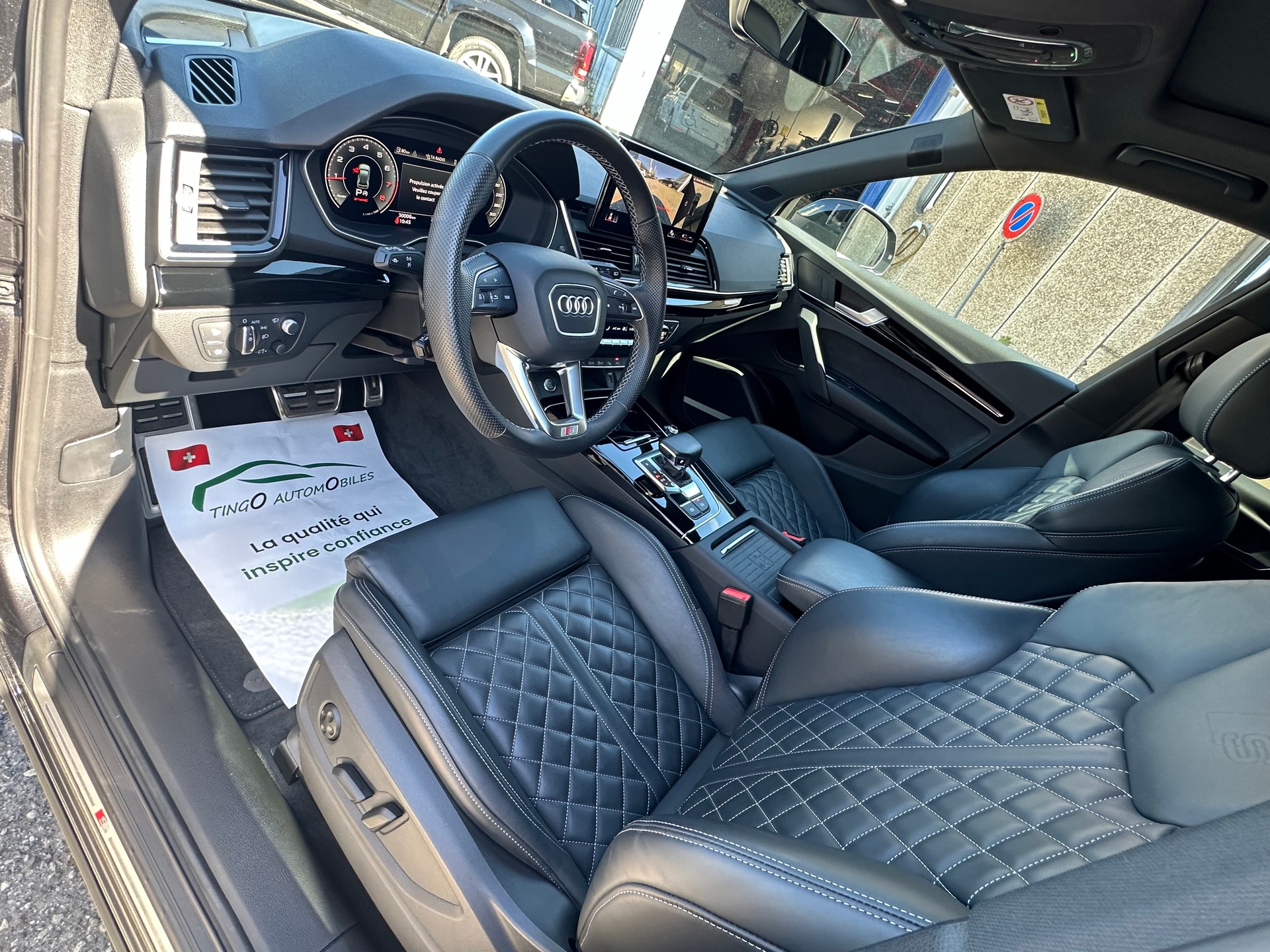 AUDI Q5 45 TFSI S-line Black Edition quattro S-tronic-image-22