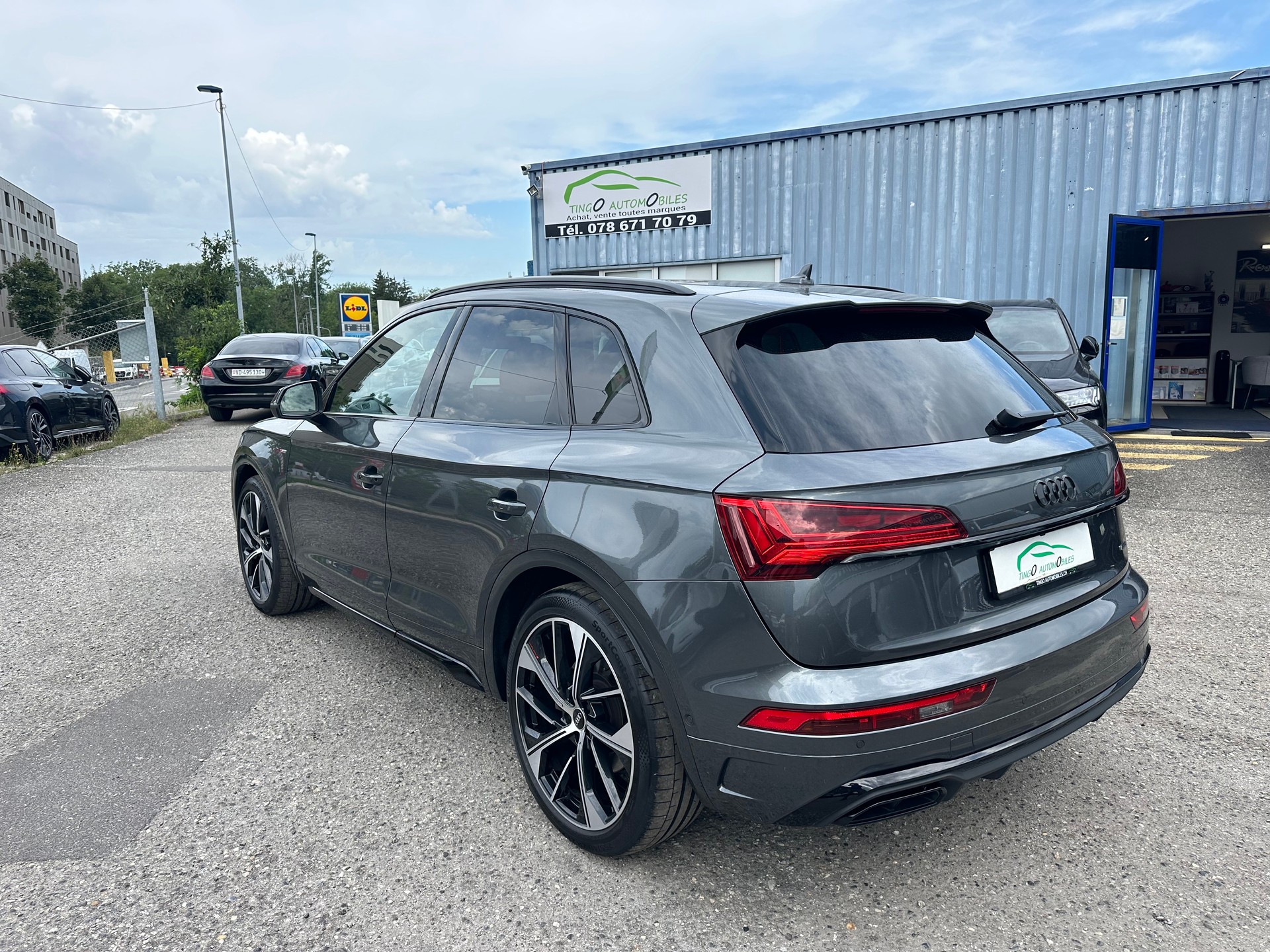 AUDI Q5 45 TFSI S-line Black Edition quattro S-tronic-image-6