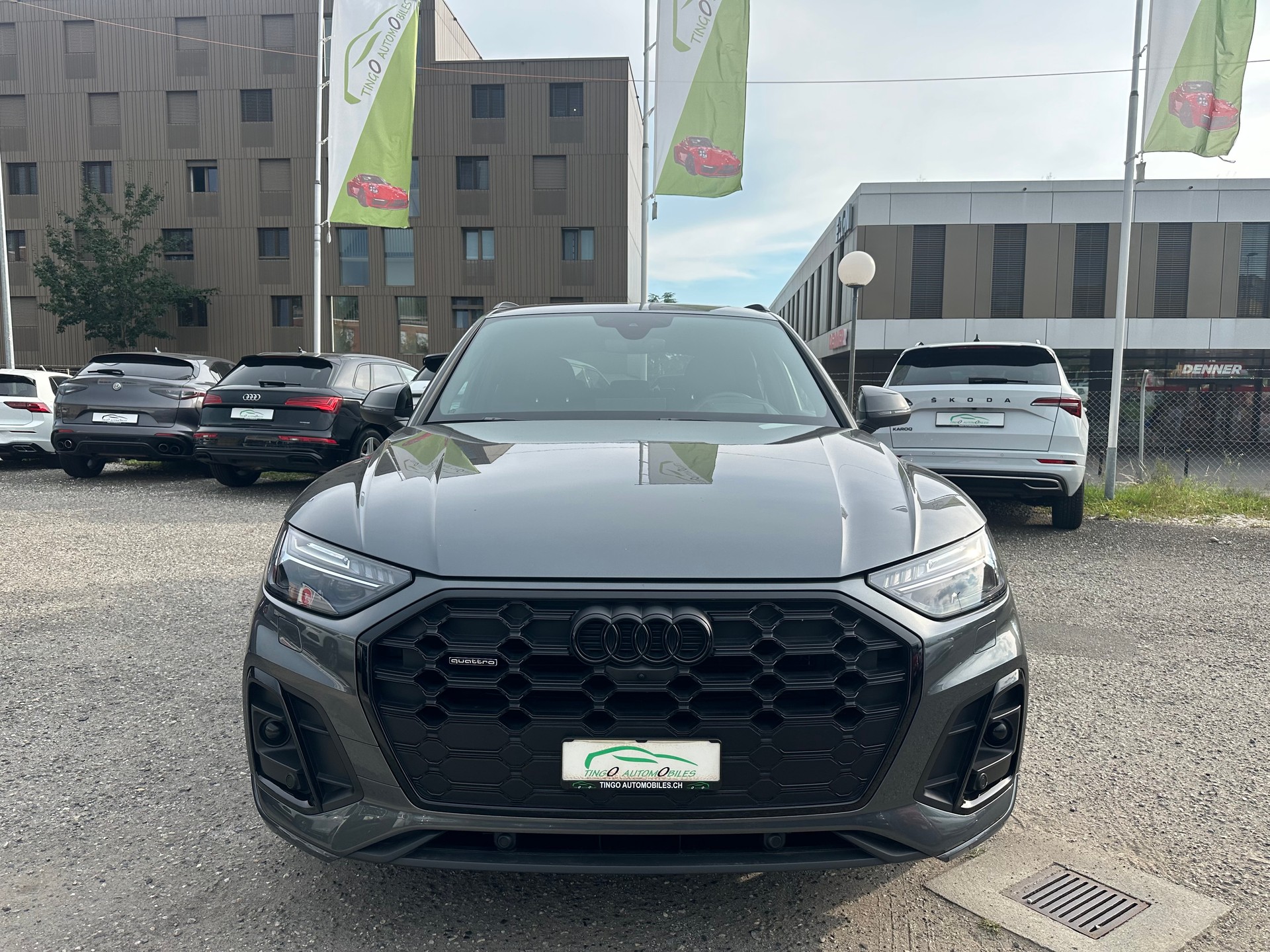 AUDI Q5 45 TFSI S-line Black Edition quattro S-tronic-showroom-element-3