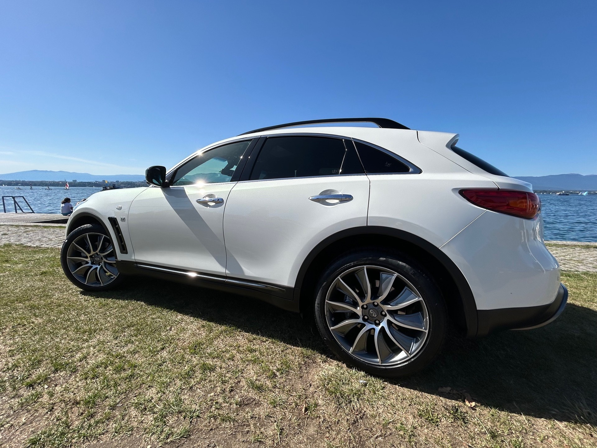 INFINITI QX70 3.7 Ultimate AWD Automatic-image-7