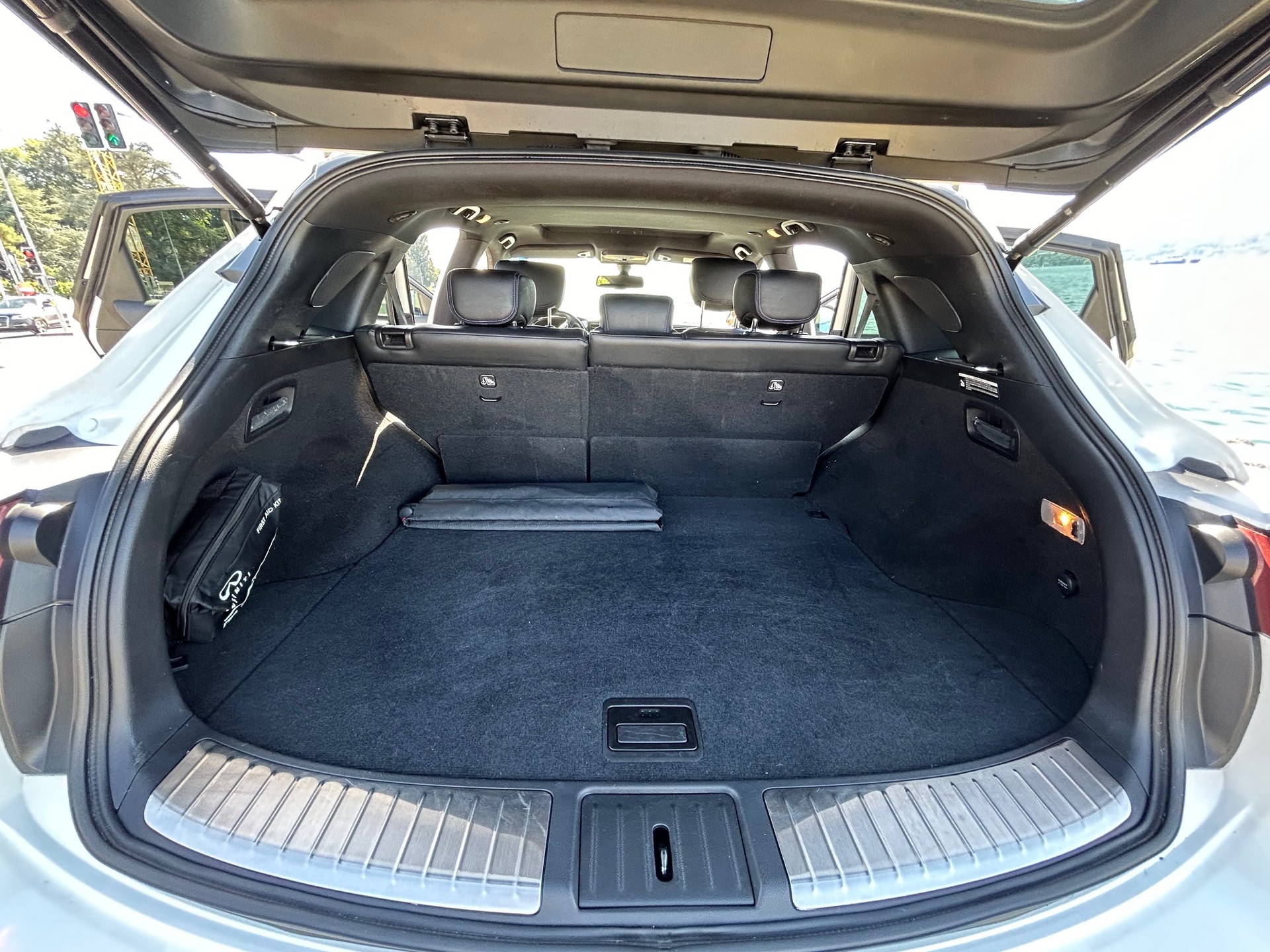 INFINITI QX70 3.7 Ultimate AWD Automatic-image-13