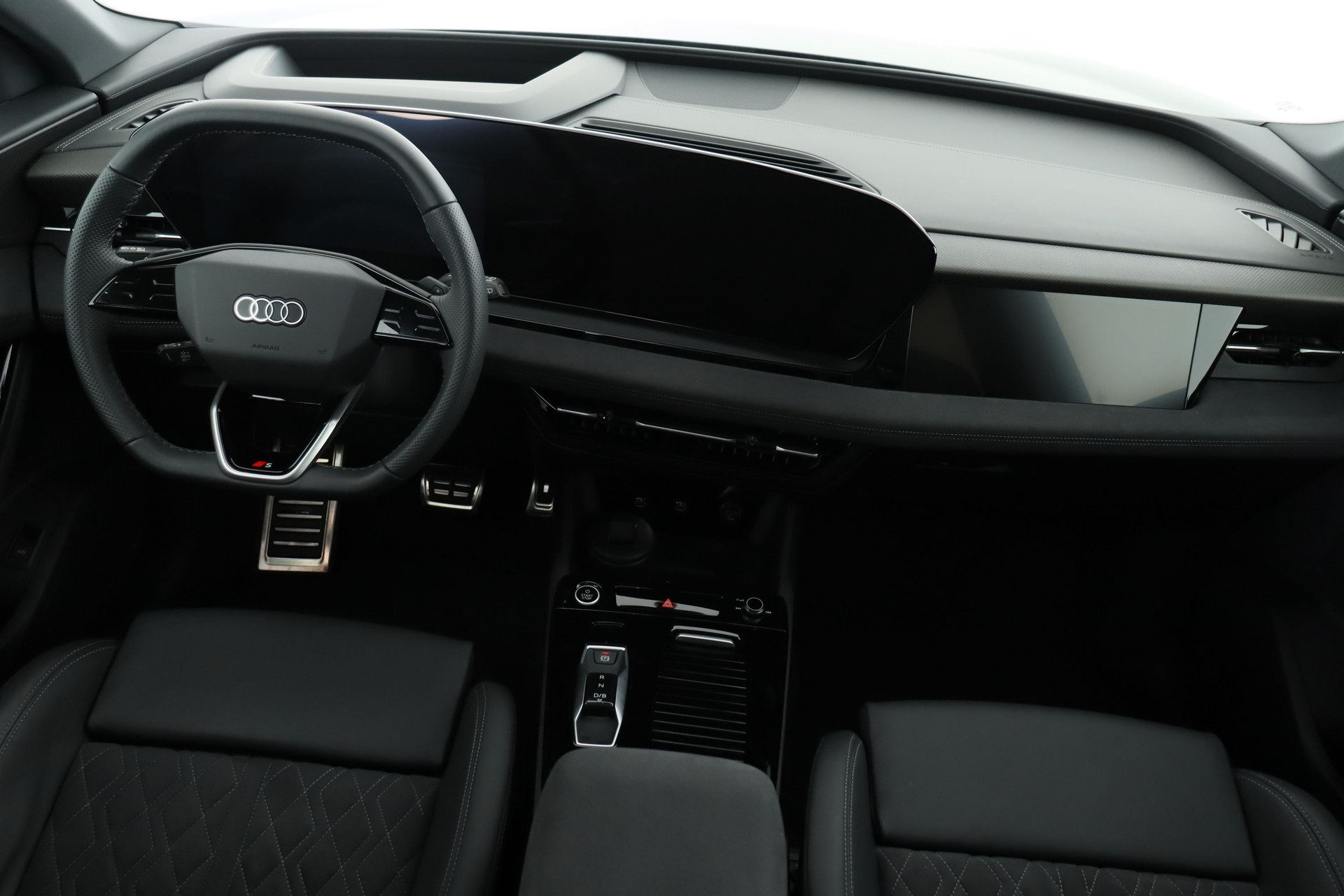 AUDI Q6 e-tron quattro-image-13