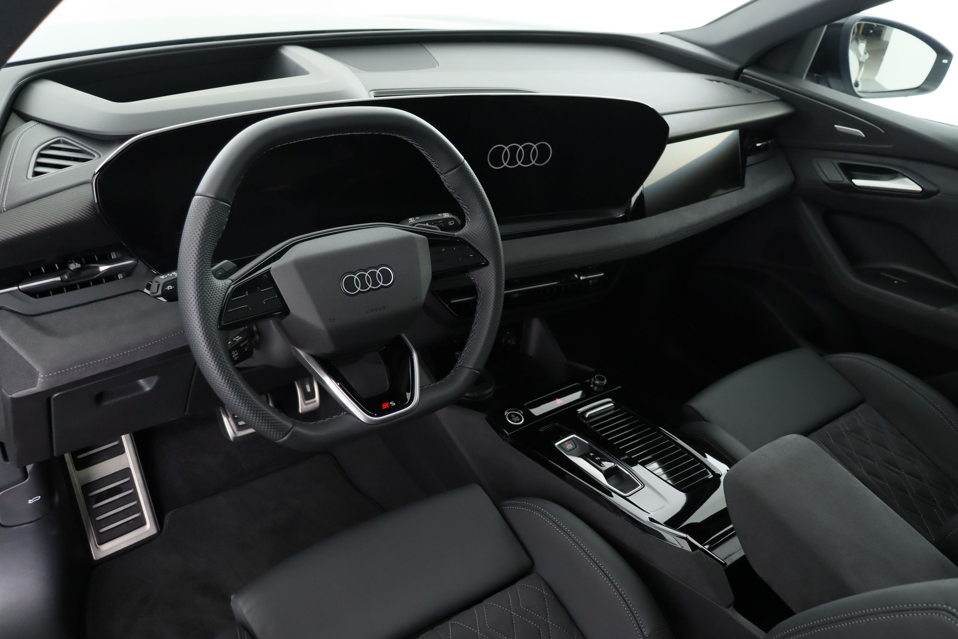 AUDI Q6 e-tron quattro-image-10