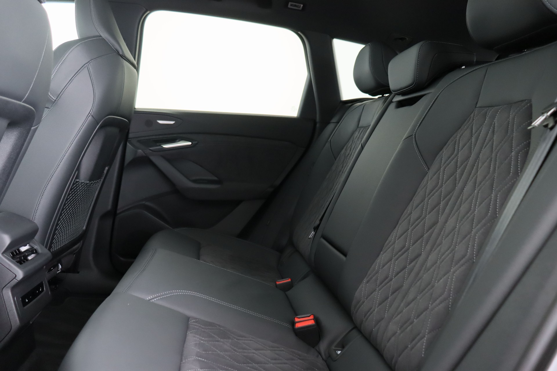 AUDI Q6 e-tron quattro-image-14