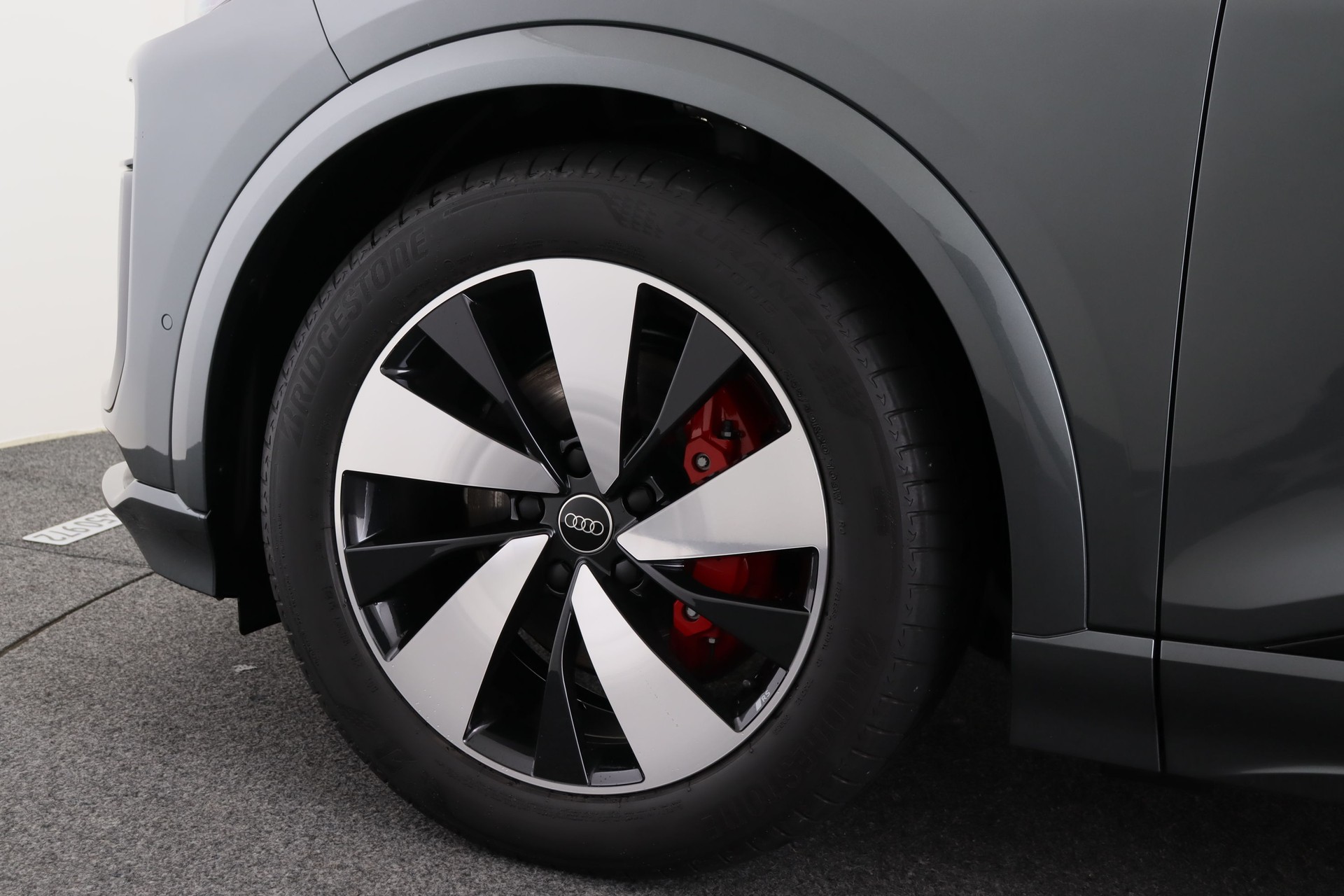 AUDI Q6 e-tron quattro-image-8