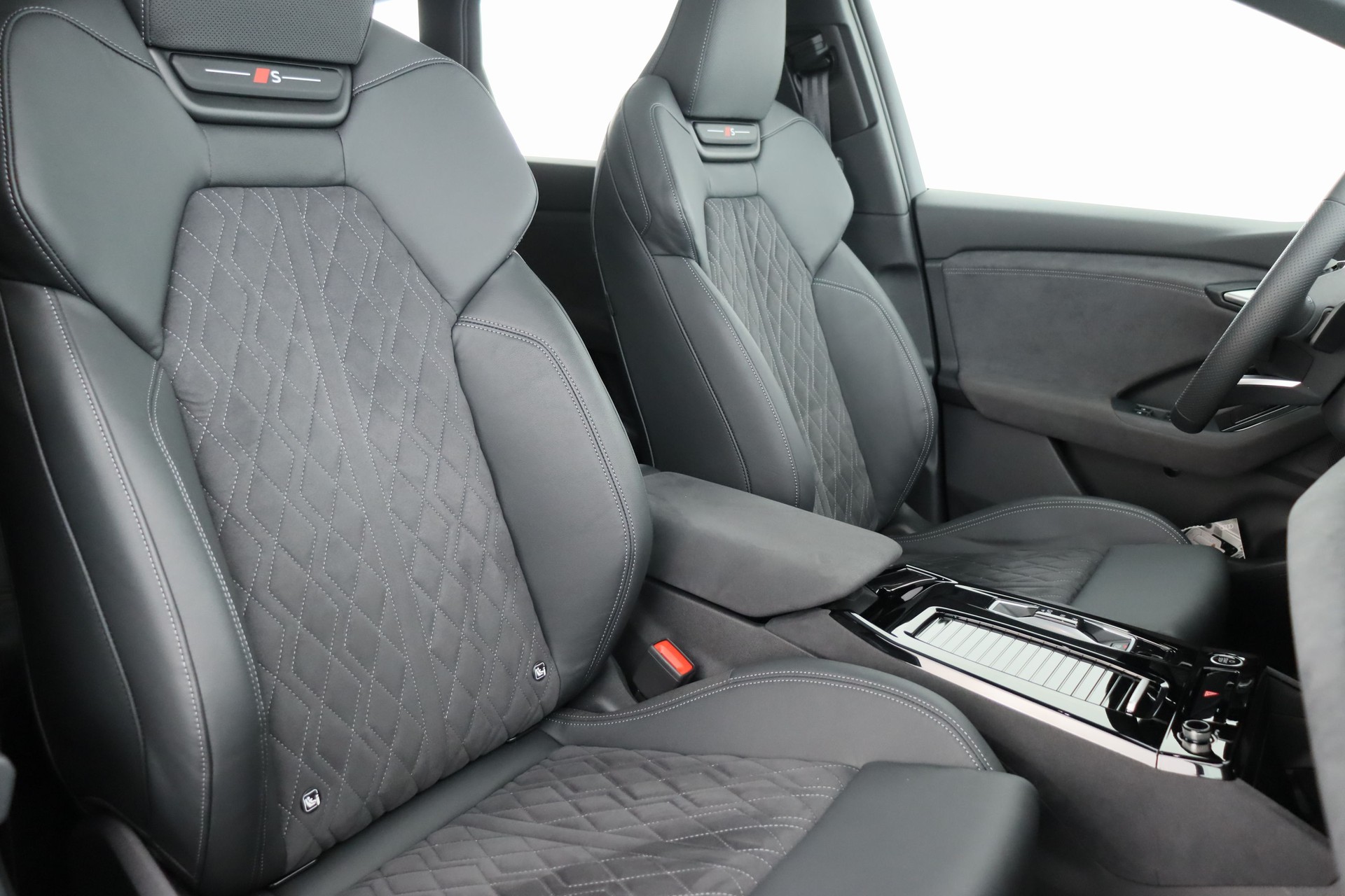 AUDI Q6 e-tron quattro-image-15