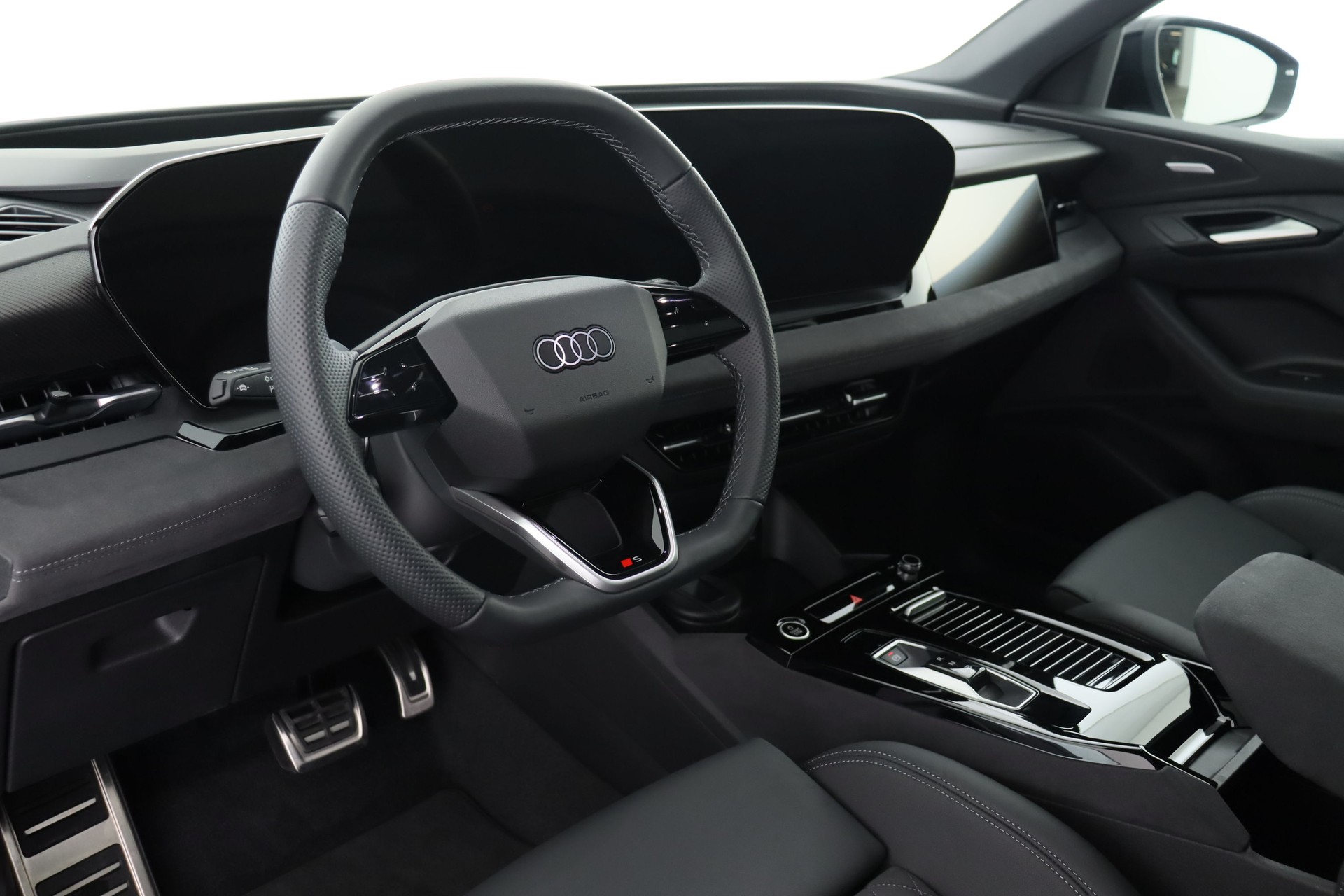 AUDI Q6 e-tron quattro-image-11
