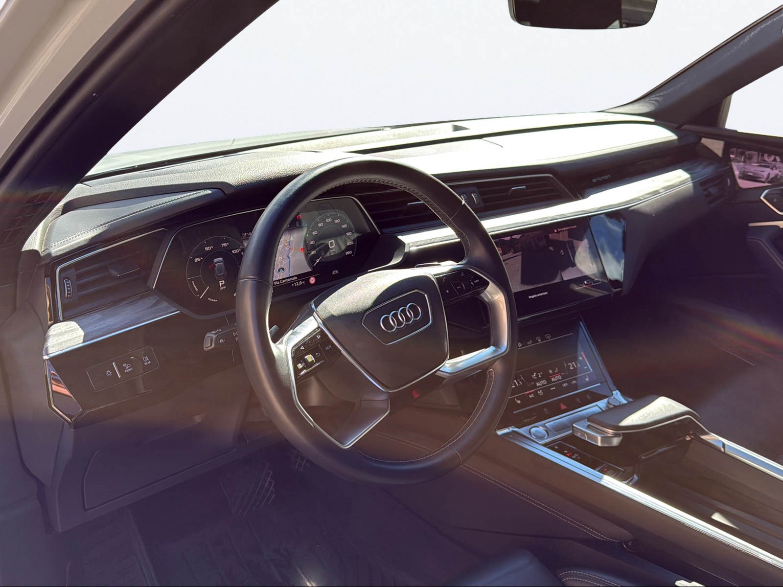 AUDI e-tron 55 Sportback S Line quattro-image-11