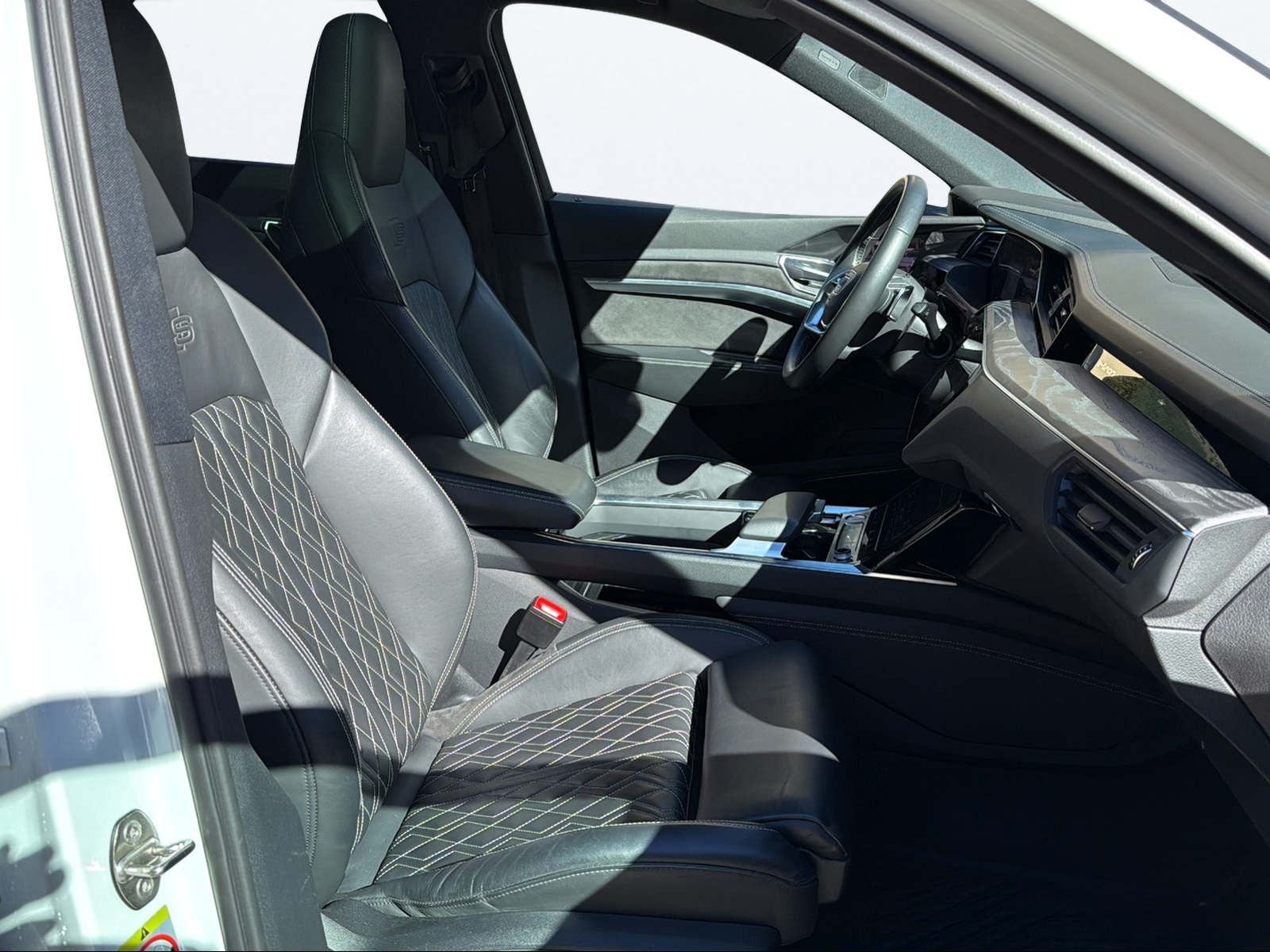 AUDI e-tron 55 Sportback S Line quattro-image-15