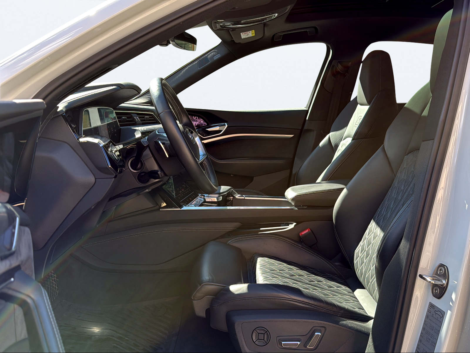 AUDI e-tron 55 Sportback S Line quattro-image-10