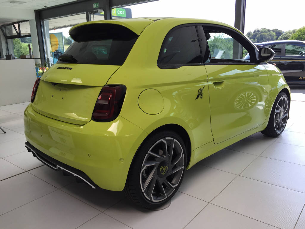 FIAT 500e BEV Abarth Scorpionissima-showroom-element-3
