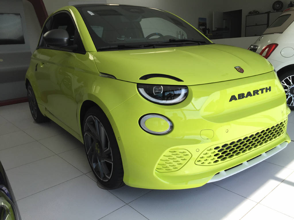FIAT 500e BEV Abarth Scorpionissima (Kleinwagen) Fiat FIAT 500e BEV Abarth Scorpionissima (Kleinwagen)