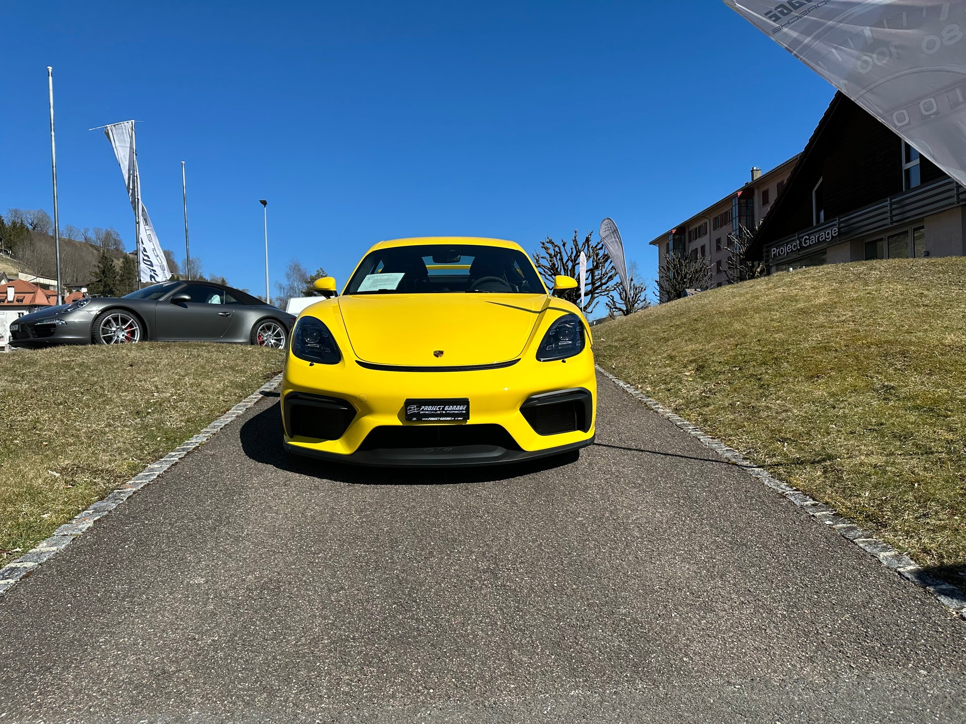 PORSCHE 718 Cayman GT4-showroom-element-1