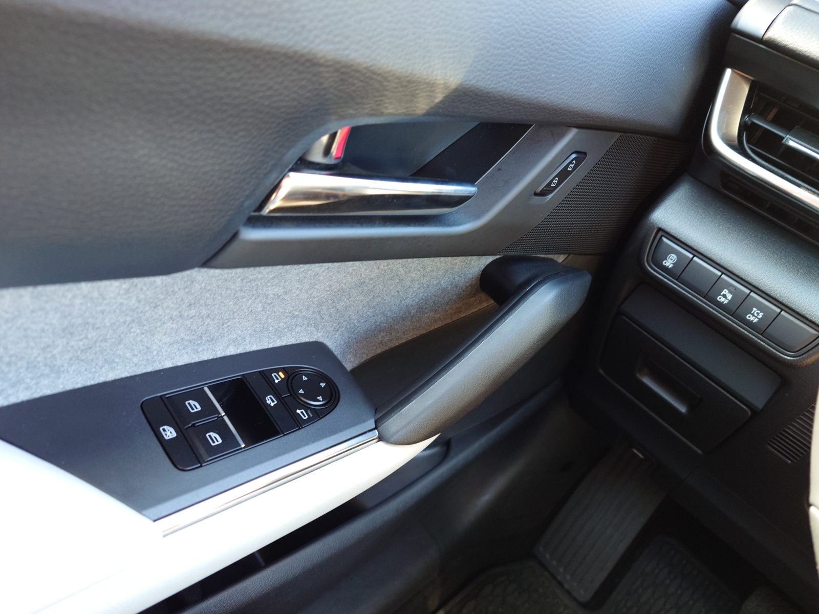 MAZDA MX-30 e-Skyactiv Exclusive-Line-image-10